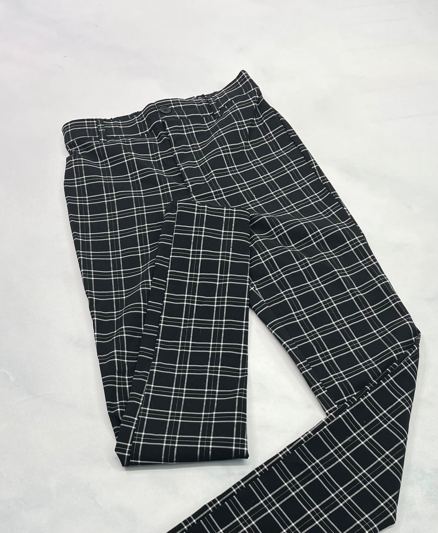 Skinny : pantalon stretch de partout ligne billant léger  dans le tissu ( fait comme ça ) . Fait XS(0-2 ans )