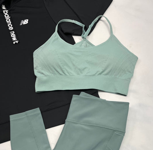 💚 Top sport : Pro fit fait Large femme . Pad amovible neuf !