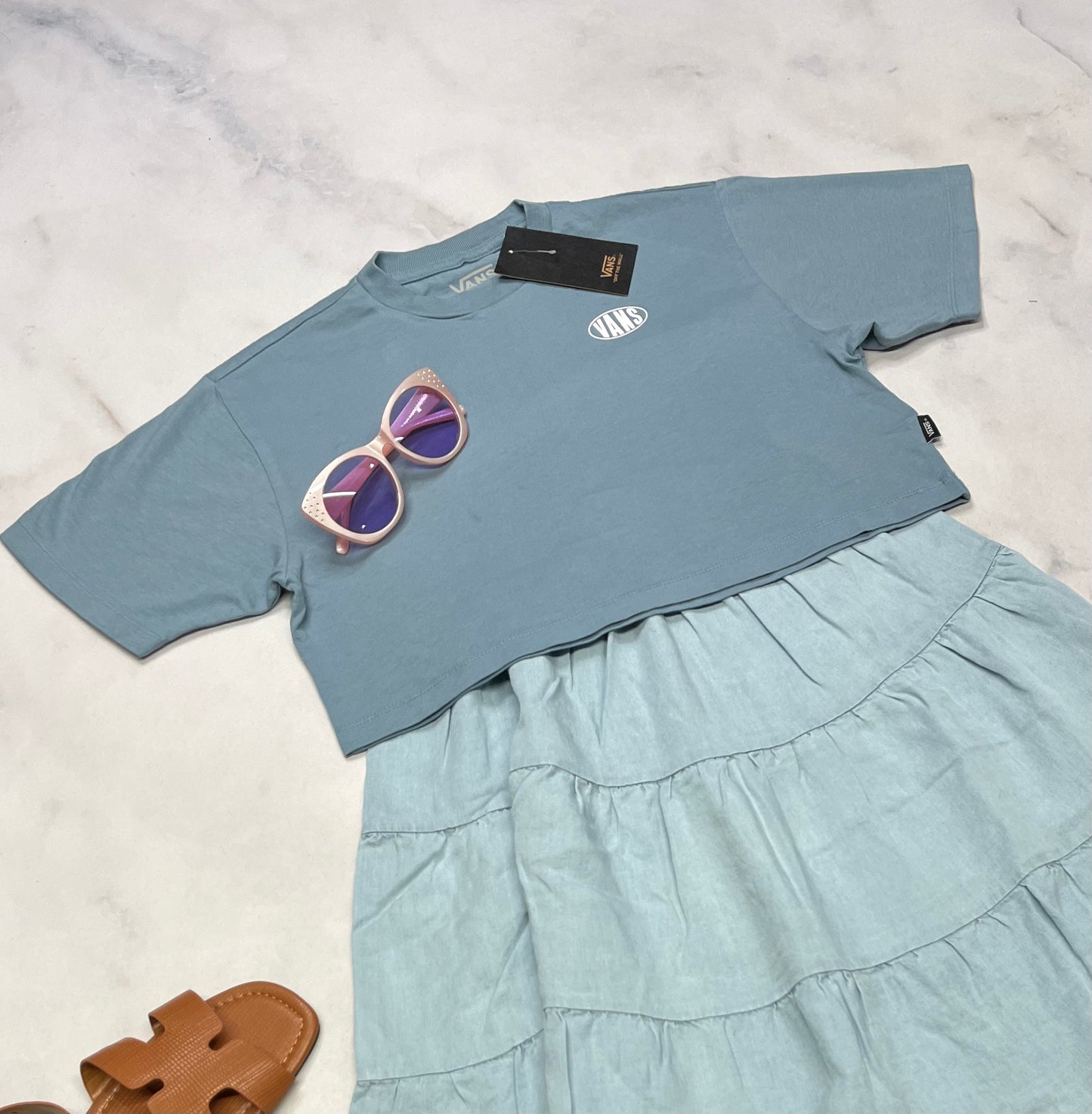 🌿 SOLDE , Manche courte : VANS 7-8 ans coupe ample neuf mais 2 mini ombrages ultraaa flou .