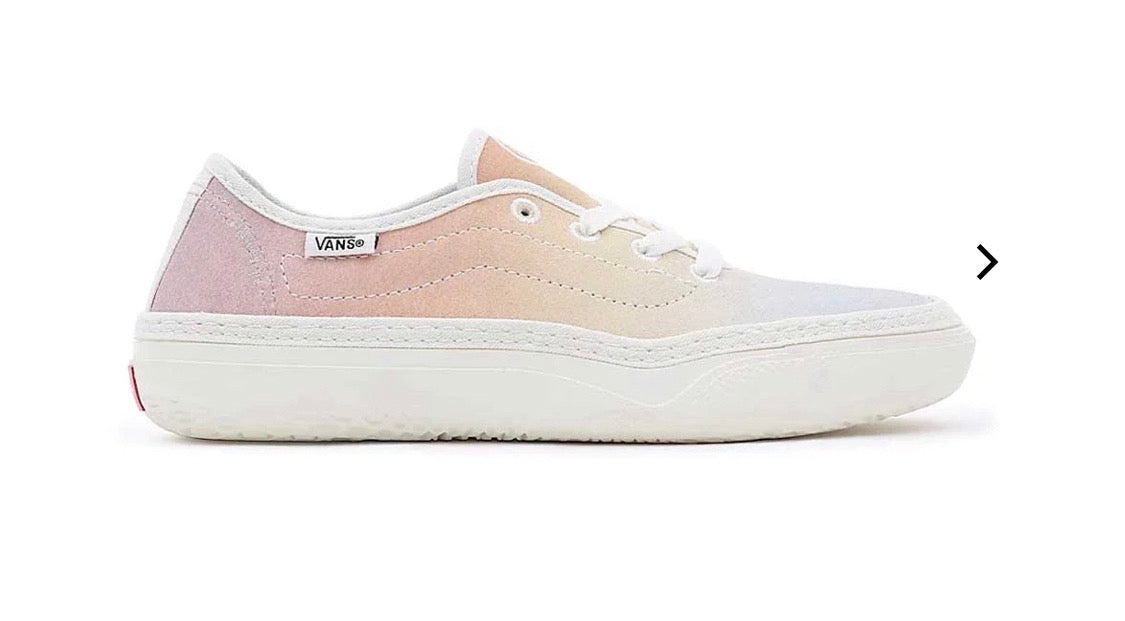 🌴 Souliers Vans : Modèle Hyperrr confo neuf ! Gr : 7.5 et 8.5 femme en stock neuf !