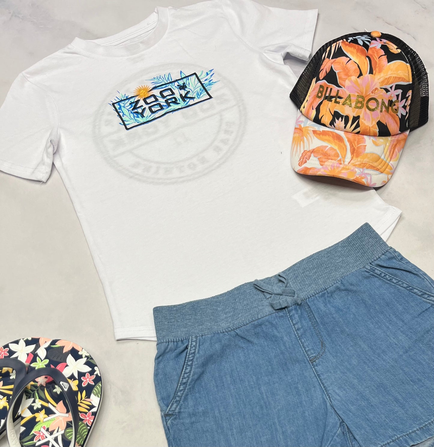 🌻 Manche courte : Soft Zoo York fait 10 ans fille neuf ! Beau logo au dos et effet de broderie dans le logo.