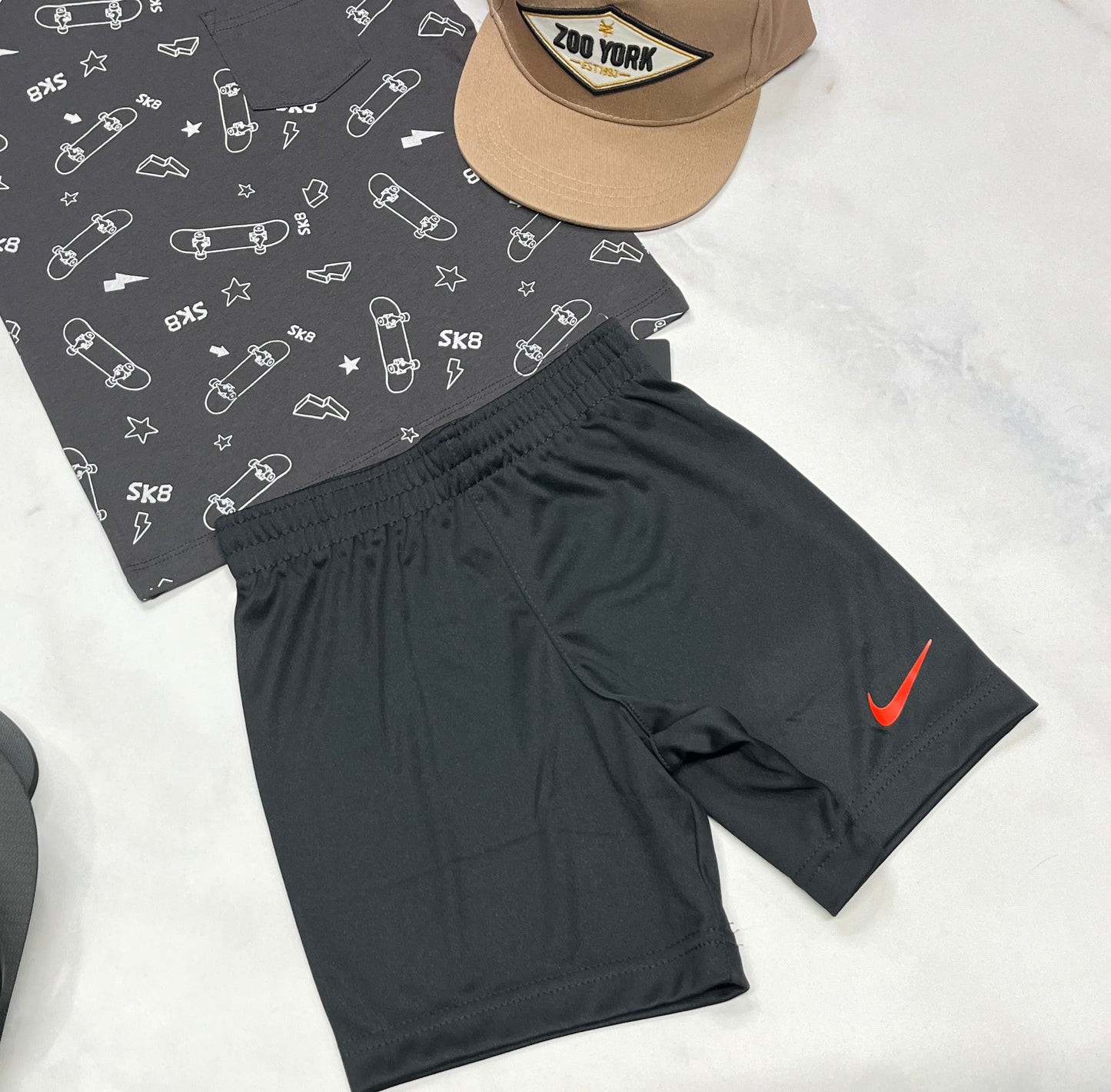 🛹 Short : Nike en tissu de sport 4 ans garçon neuve .