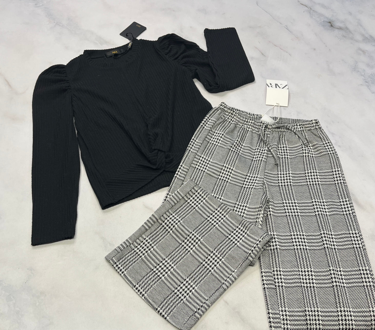 Duo neuf ! Tricot noir doux Aka fait 7-8 ans neuf + Pantalon doux mou taille élastique Zara 7 ans jambe large neuf!