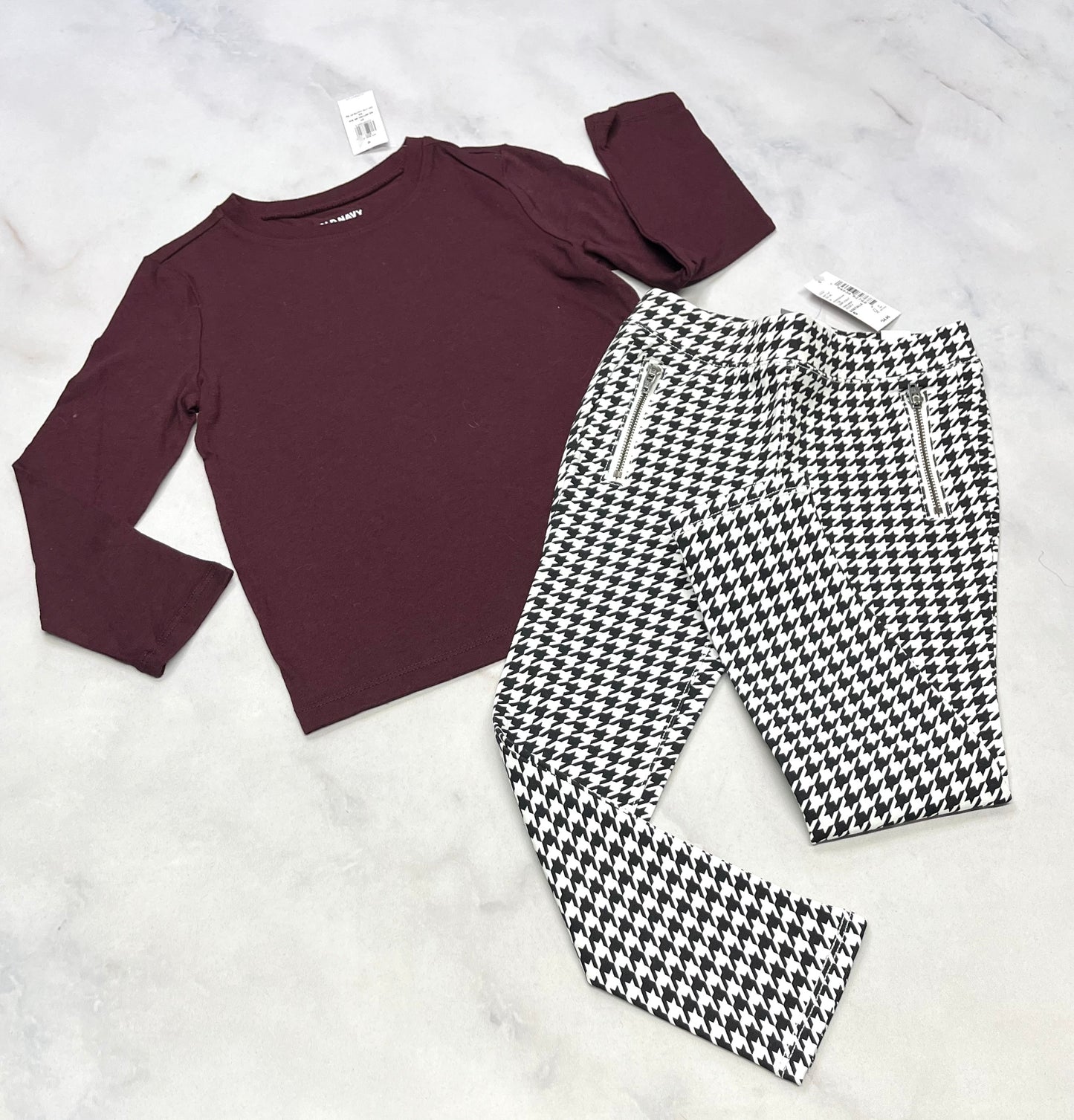 Duo 5 ans neuf! Manche longue prune neuf + Jeg. Zip neuf 5 ans fille .