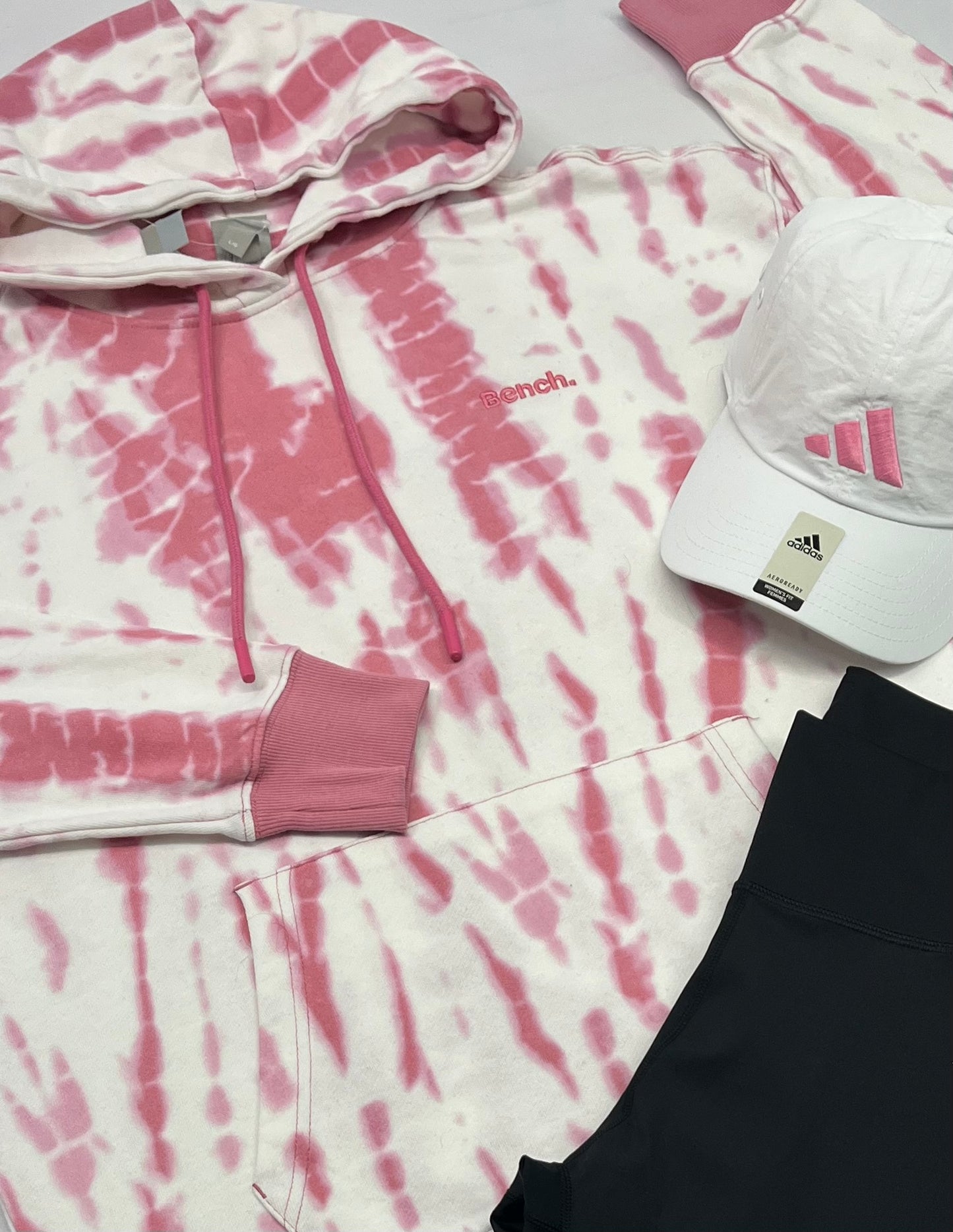 🩷Cagoule : ouaté BENCH souple confo . Logo au devant look tie dye tendance . L/ femme neuve !