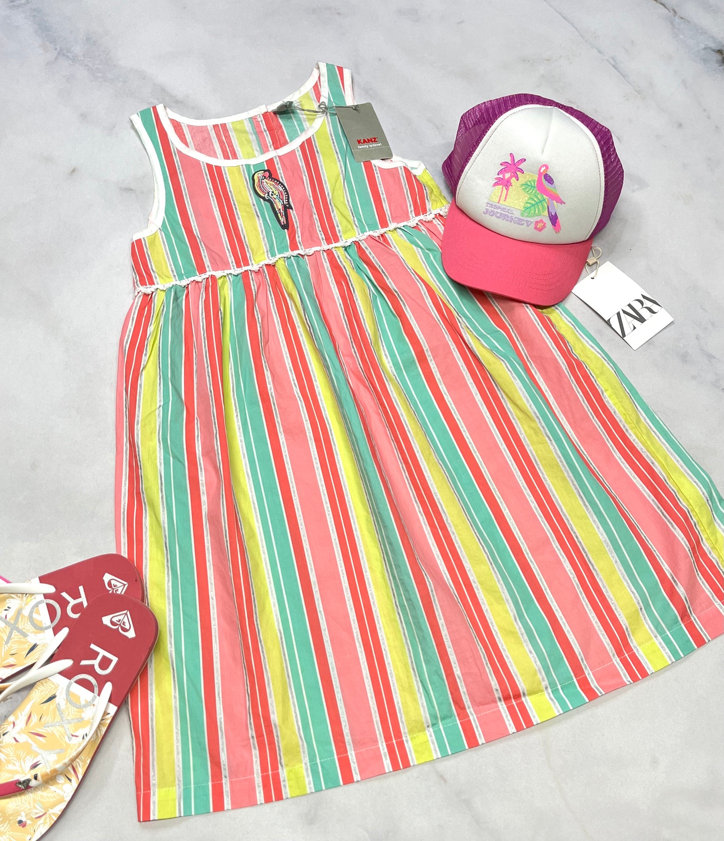 🌴 Robe KANZ : 10(9-10 ans ) fille neuve ! Le perroquet au devant est brodé avec des petites billes . Superbe ! 3 boutons d’attache au dos .