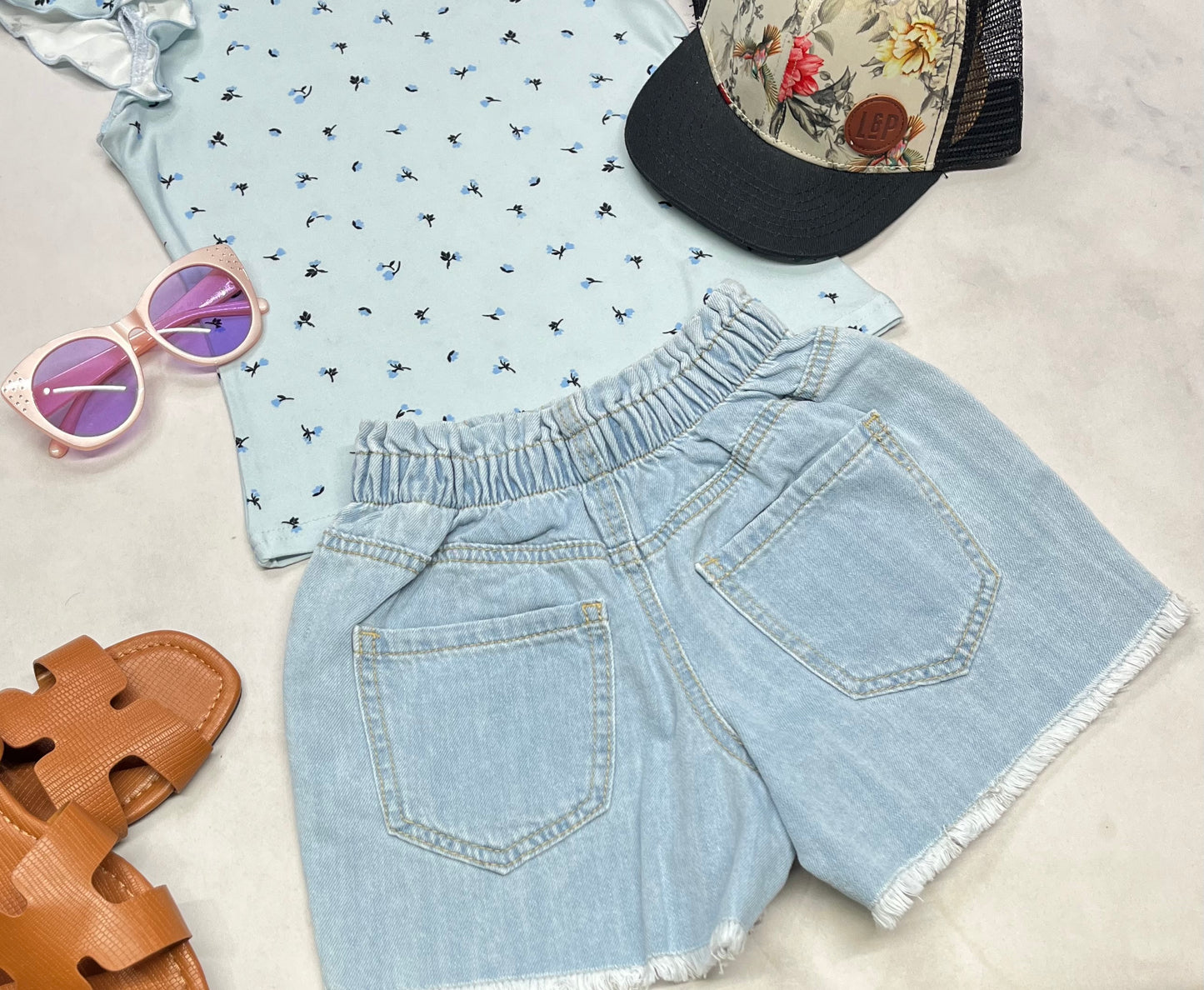 🩵 Short jeans : ultra molle avec taille élastique + 7ans fille neuve  .