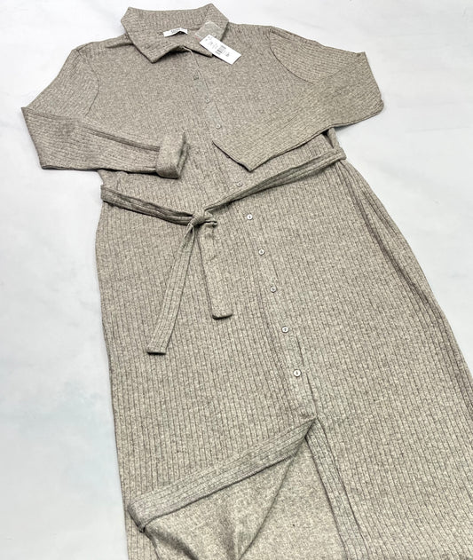 SUZIE robe  : longue en tricot boutonné au devant . Neuve . Small et large femme .