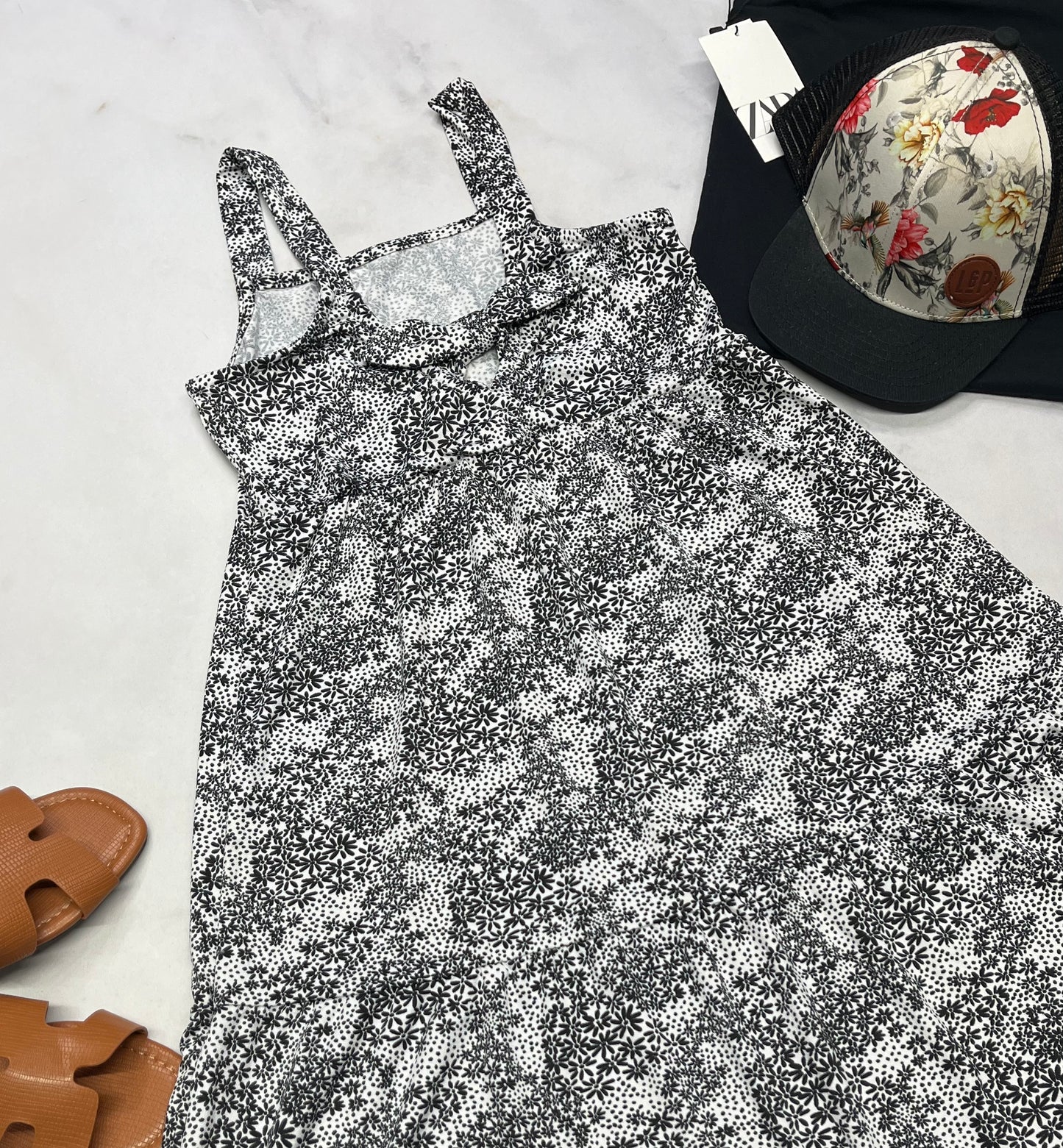 😍 Robe fleurit : Tissu qui ne décolore pas stretch de partout . Boucle au dos avec une petite ouverture. Superbe ! 10-12 ans fille comme neuve .