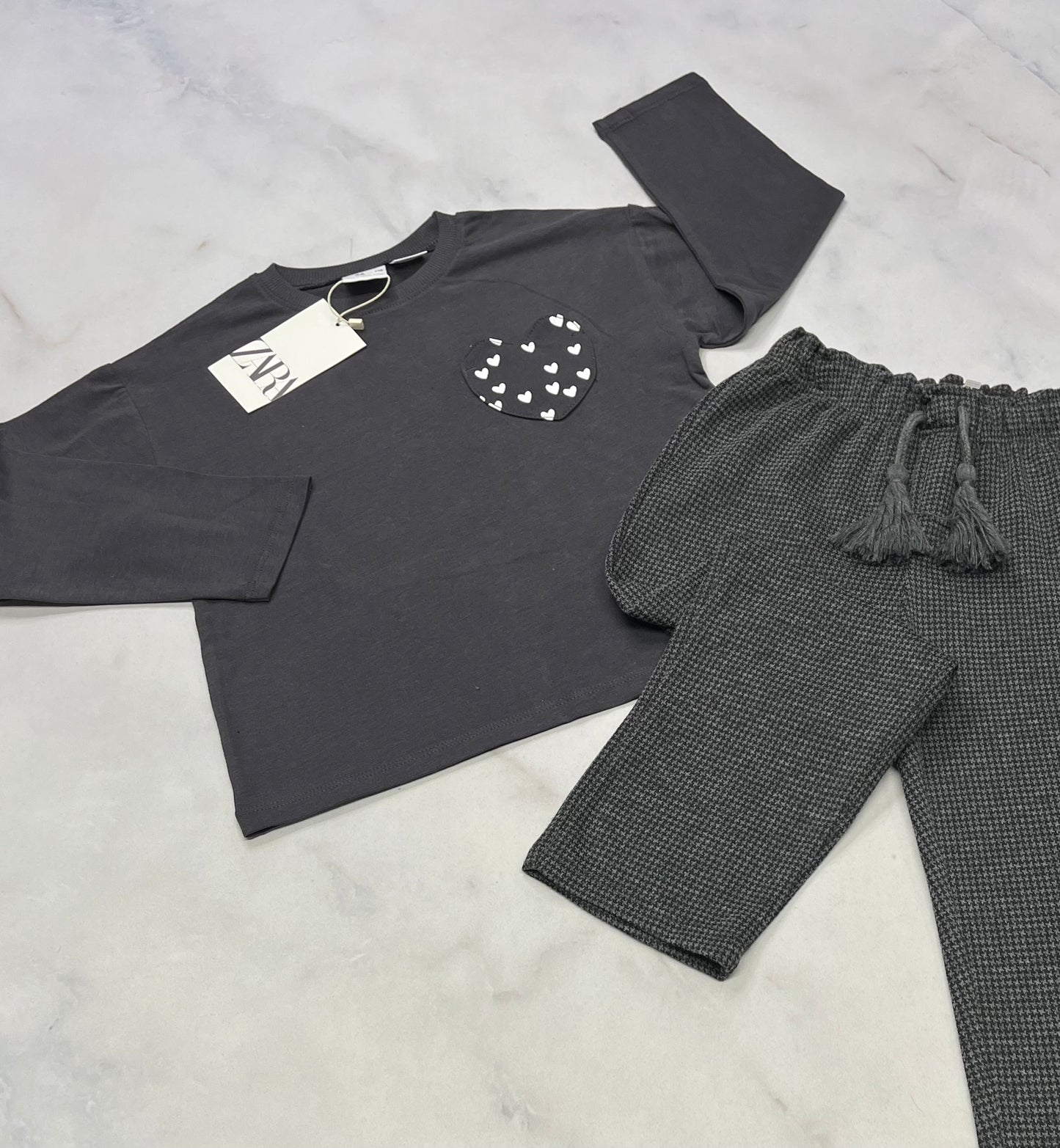 Duo 5 ans  ! ZARA fait 5 ans neuf ! + Pantalon ultra mou taille élastique mango + 5 ans comme neuf!