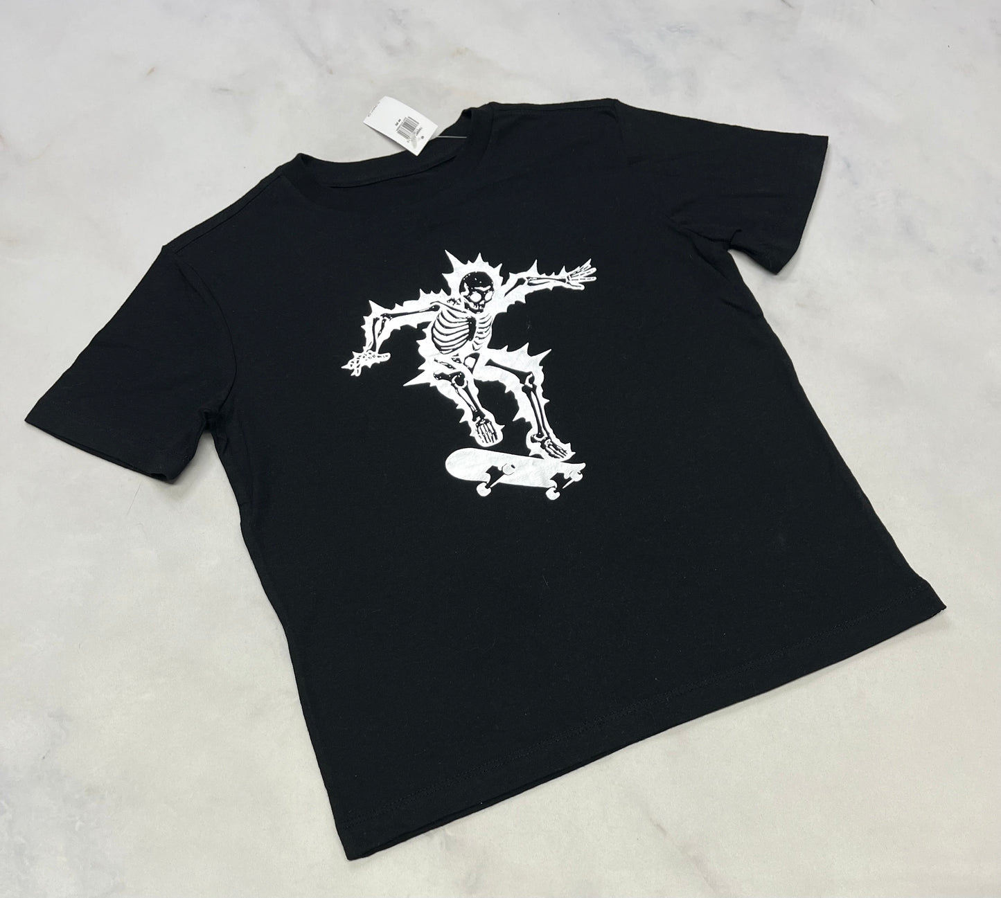 T-Shirt: 7-8 ans neuf ! Logo argenté .