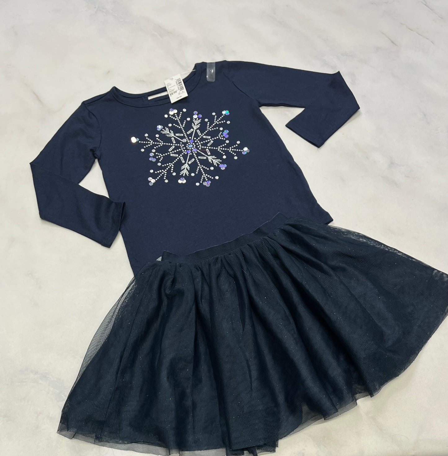 Duo : Manche longue flocon brillant bleuté 4(3-4 ans ) neuf ! + Jupe comme neuve 3-4 ans elle brille .