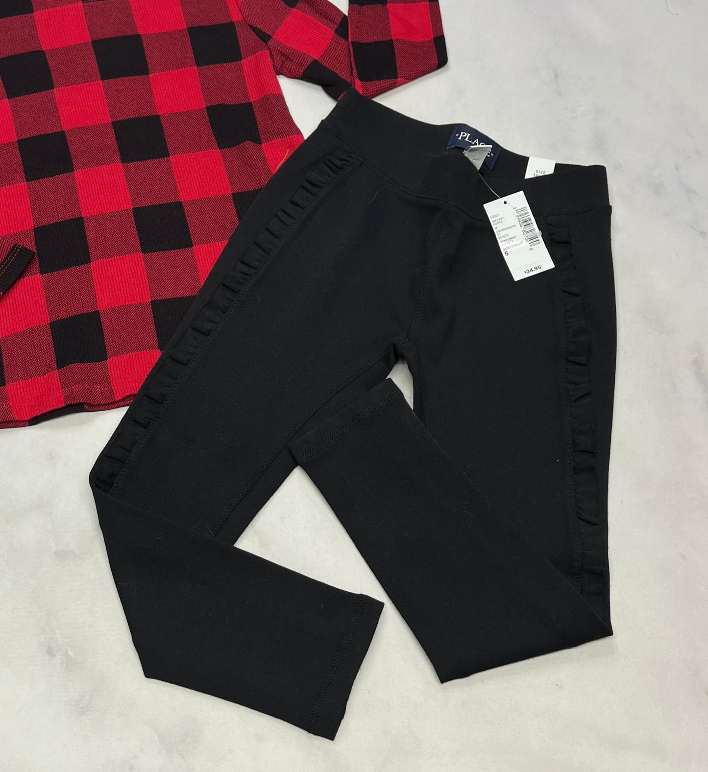 Duo neuf : 5 ans fille . Manche longue isotherme neuf + Jeg noir confo s’enfile comme un leg. 5 ans neuf!