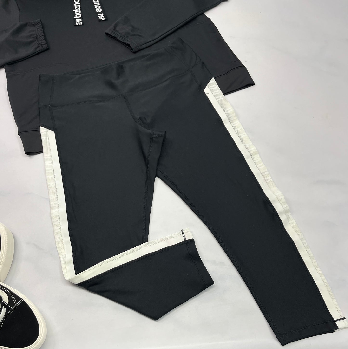 😍Skinny sport : H.Armour longueur 7/8 ième comme neuf ! XL femme . Bande blanche demi transparente inscrit H.Armour de chaques côtés de mi cuisses au bas .