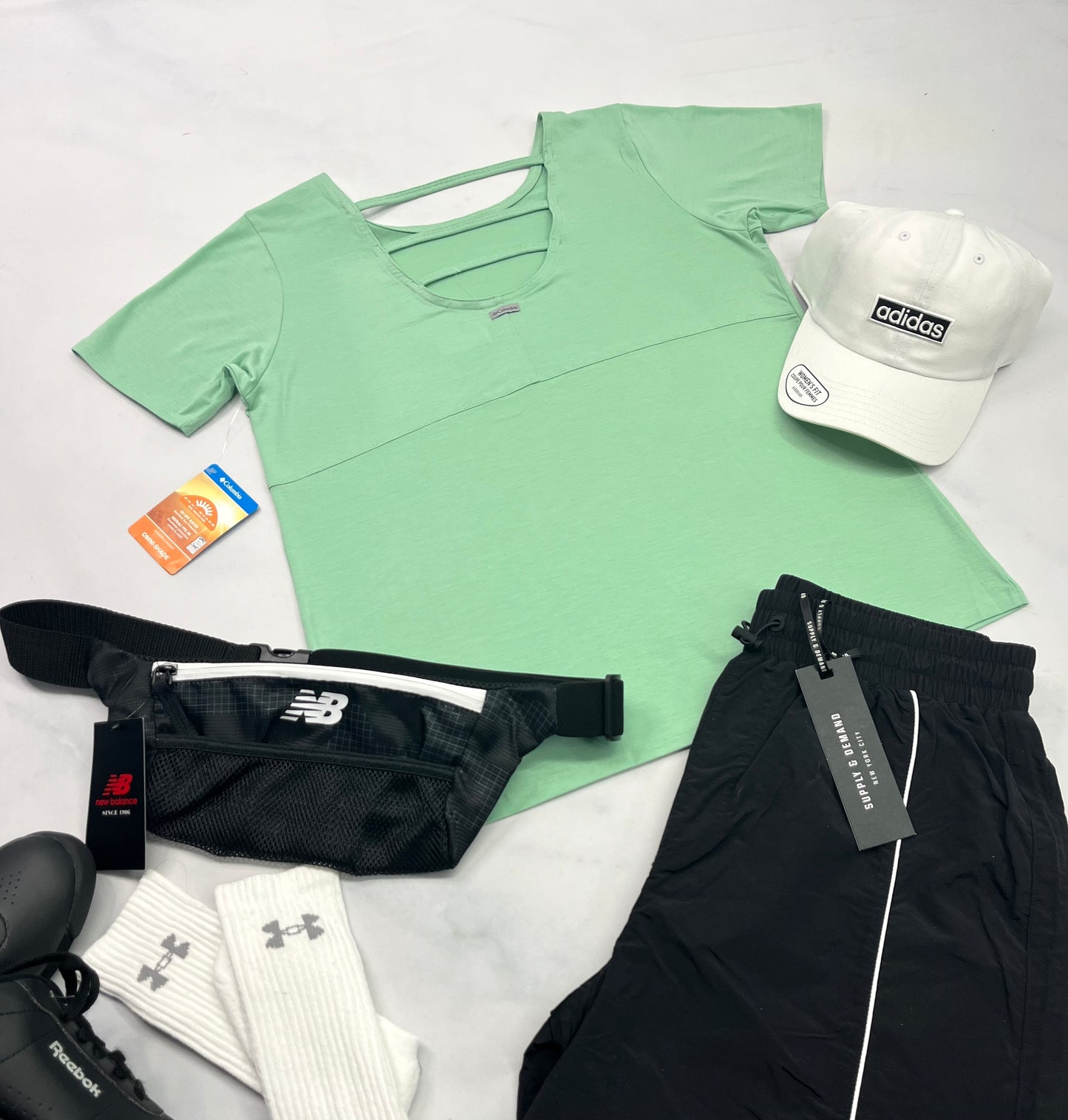 🌿 Manche courte : Columbia ultra soft . Haut du dos superbe avec mini logo Columbia . M( SM confo ) stretch neuf !