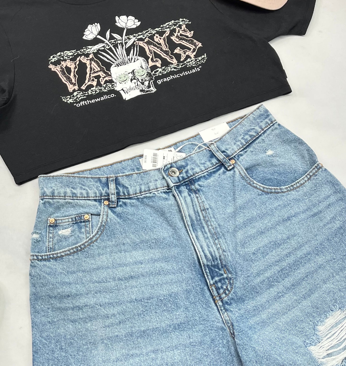 🌸 VANS : Manche courte look écourté fait L/ femme confo neuf ! ( logo rose pâle , vert pâle et blanc ) .