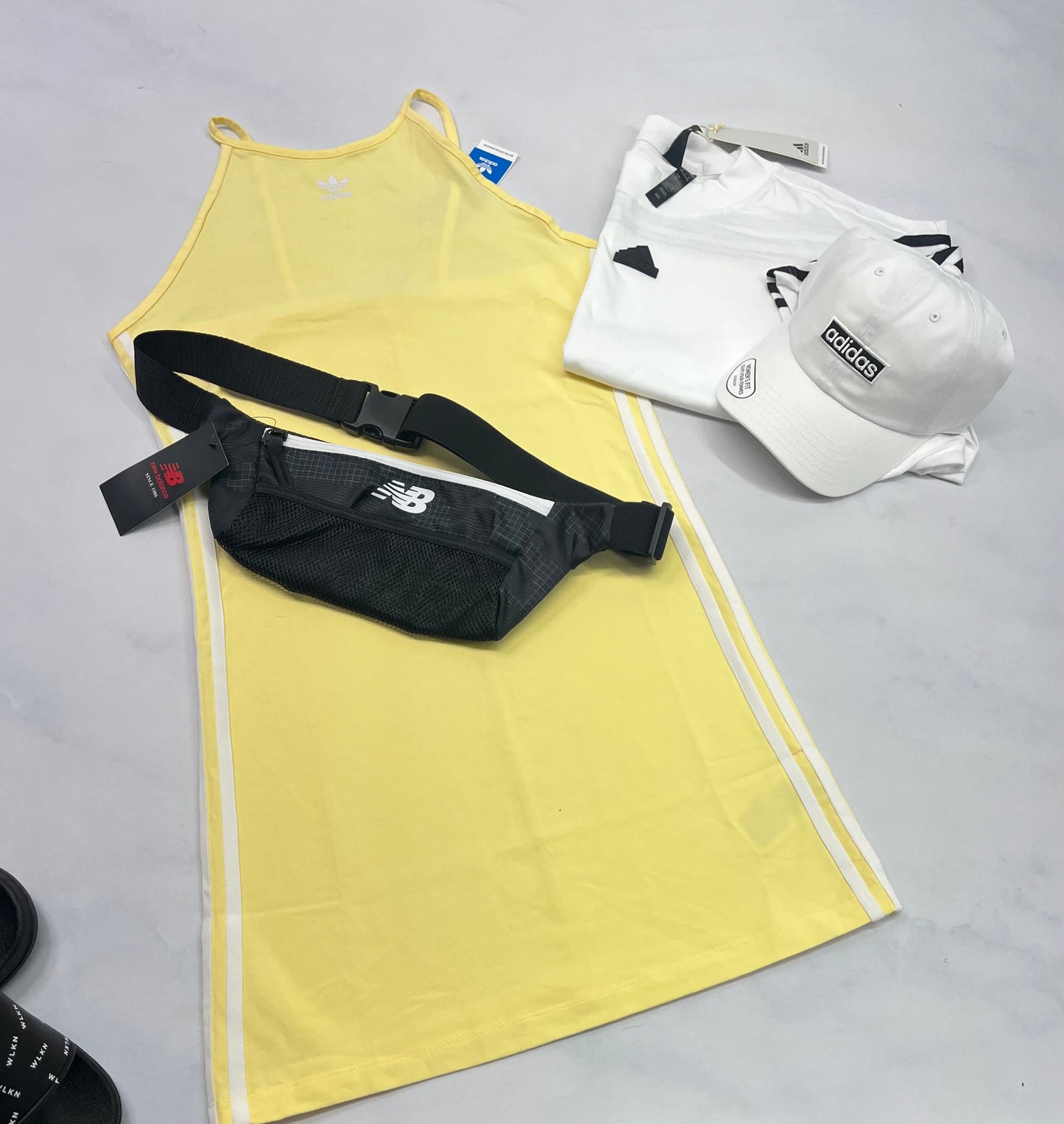 ☀️ Robe : Adidas en beau coton extensible . Fait M/ fit ( SM femme ) neuve .