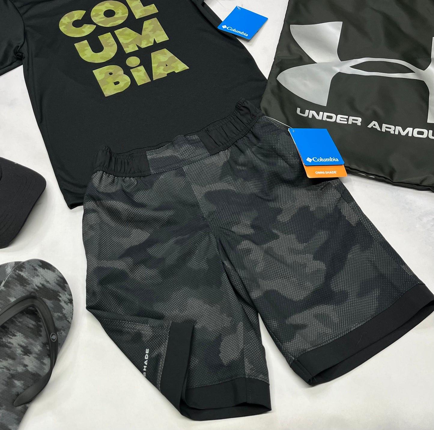 🌵Bermuda : Columbia en tissu de sport léger qui sèche rapidement . Bande élastique à la taille . 6X garçon neuf !