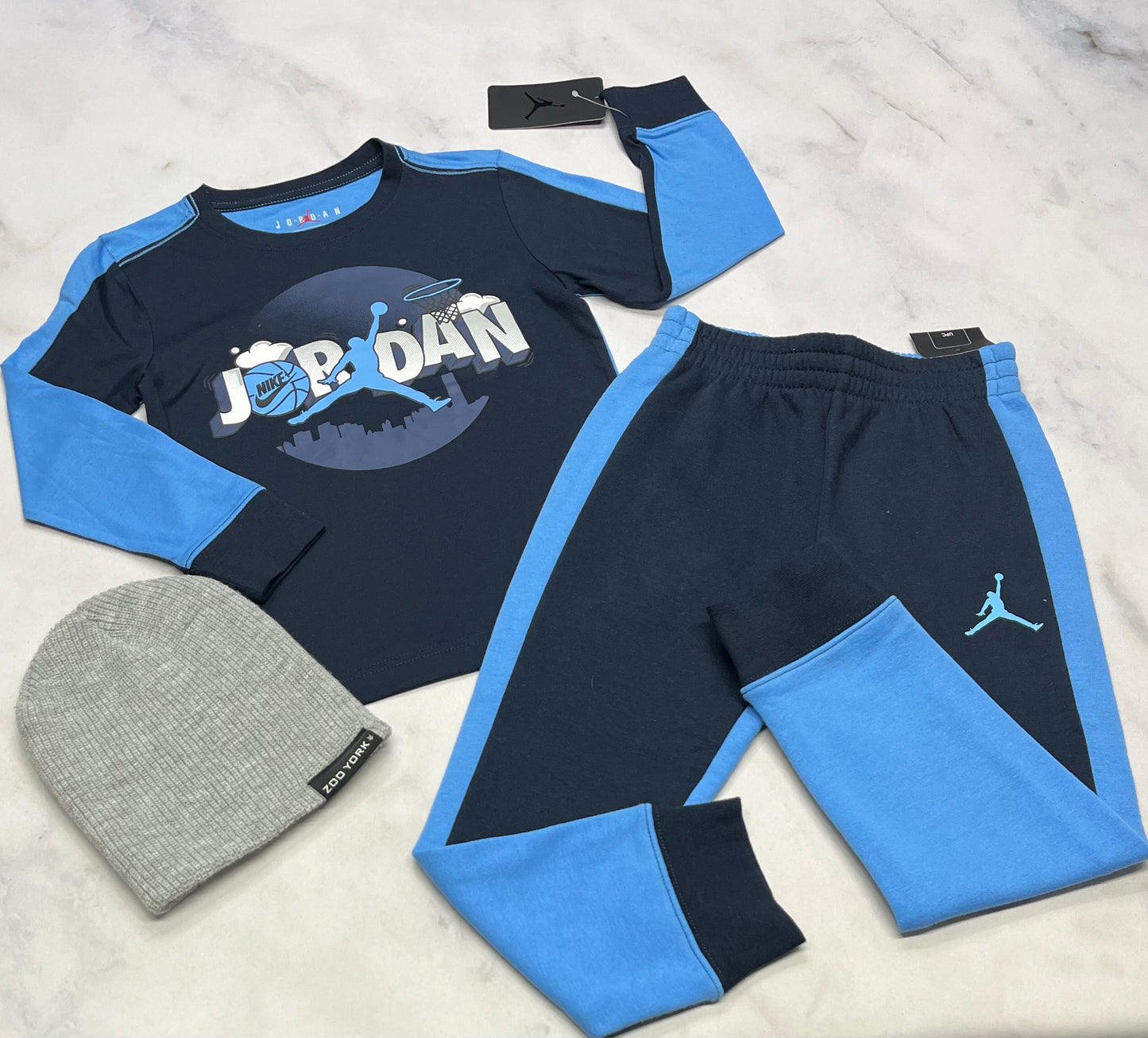 ❄️Ensemble : 2 pièces Jordan neuf! 6(5-6 ans confo )