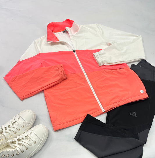 😍 SOLDE Manteau Puma : printemps filet intérieur . Small /femme souple confo . Super état juste bout de poignet à nettoyer et une mini ombrage flou prêt du zip .
