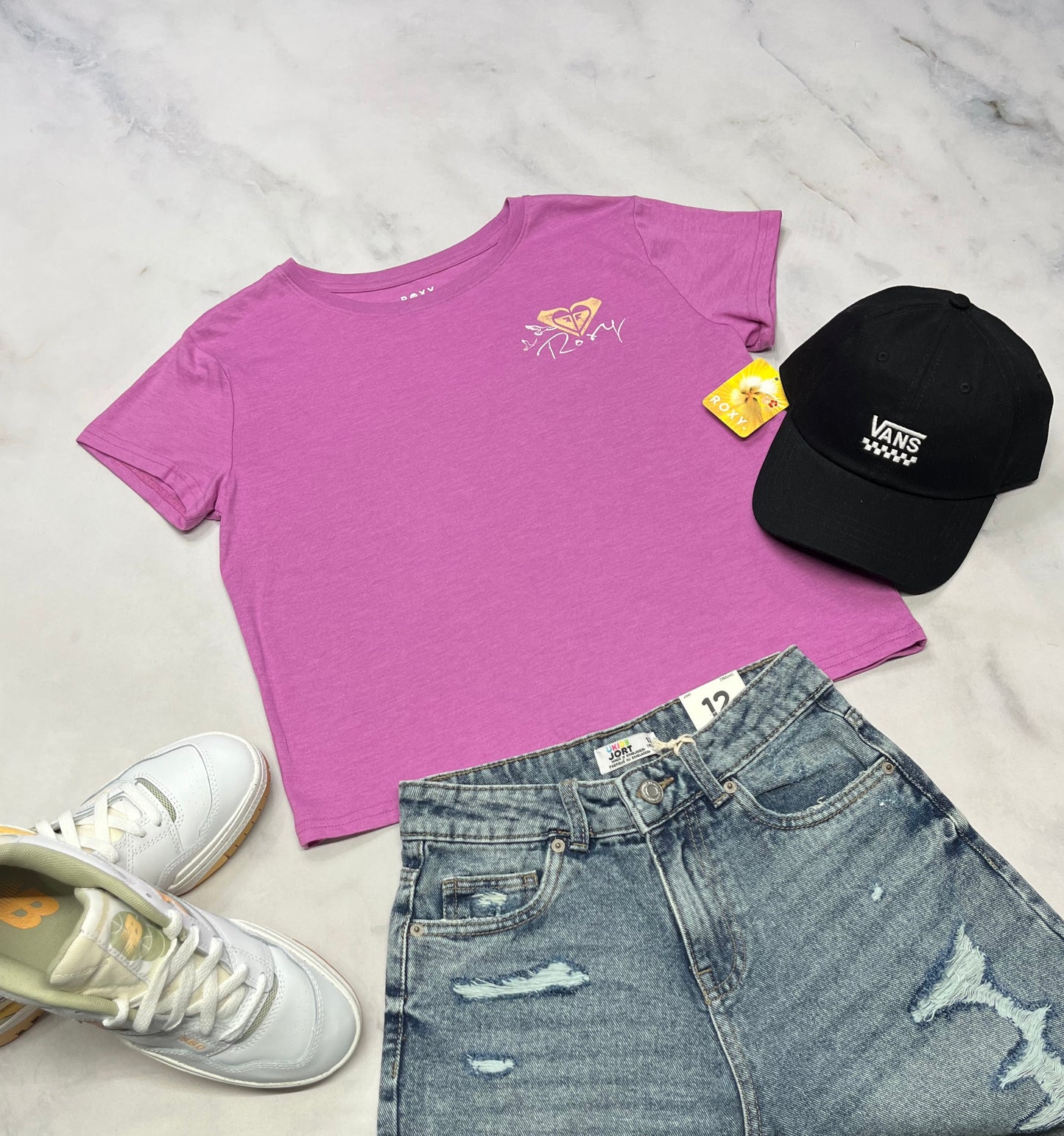 😍ROXY : manche courte fait 12 ans fille coupe tendance neuf ! Beau logo au dos .