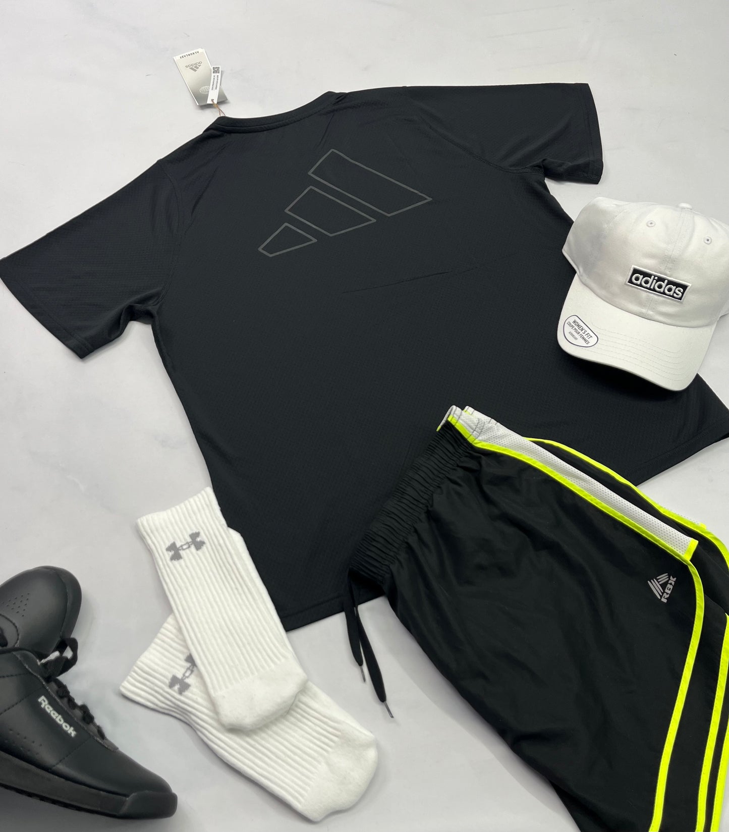 🤩 Manche courte : Adidas Running/ qui respire tissu de sport léger . L/femme neuf ! Beau logo au dos .