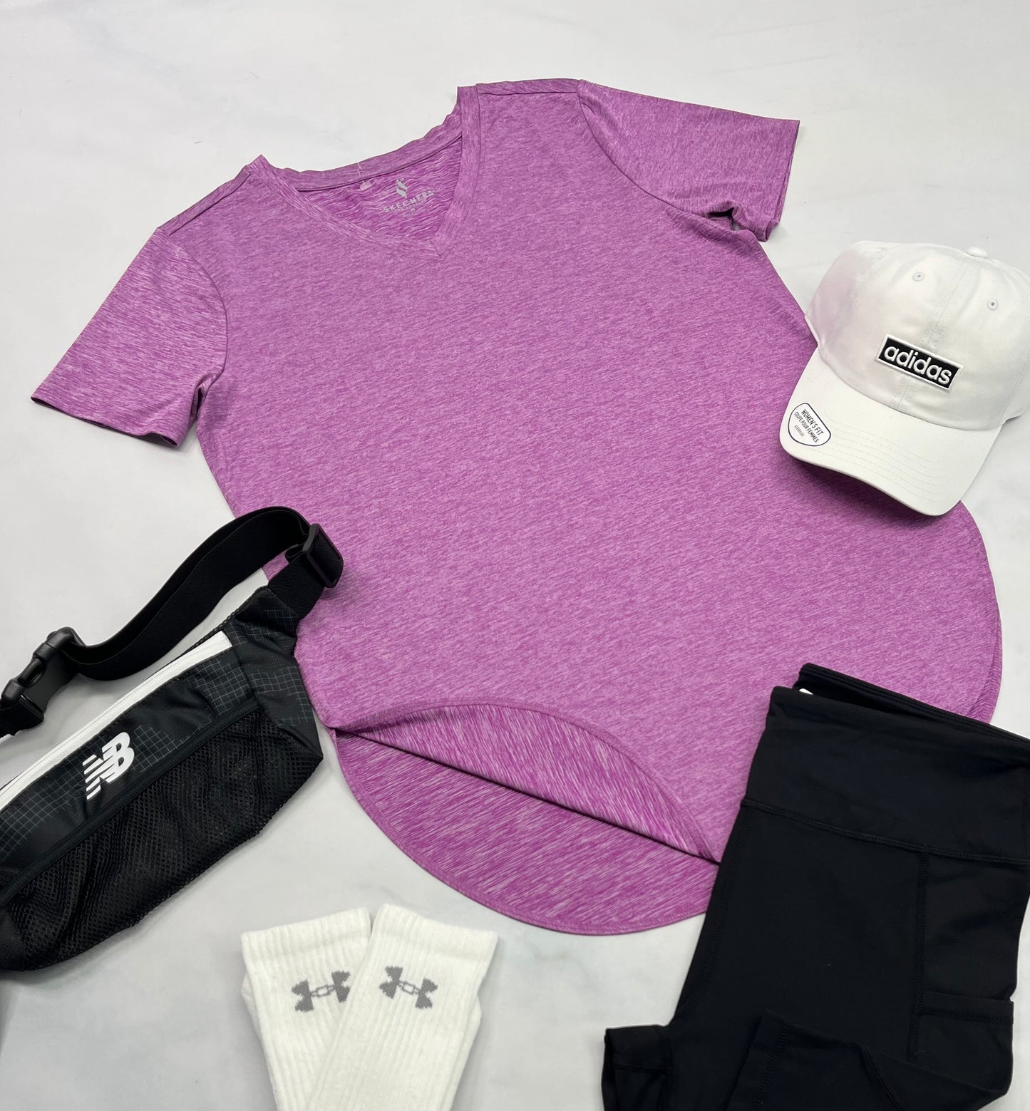 🤩 Manche courte : long en tissu de sport M/ femme stretch . Look fendu de chaque côtés au bas coupe confo. Sketchers comme neuf !