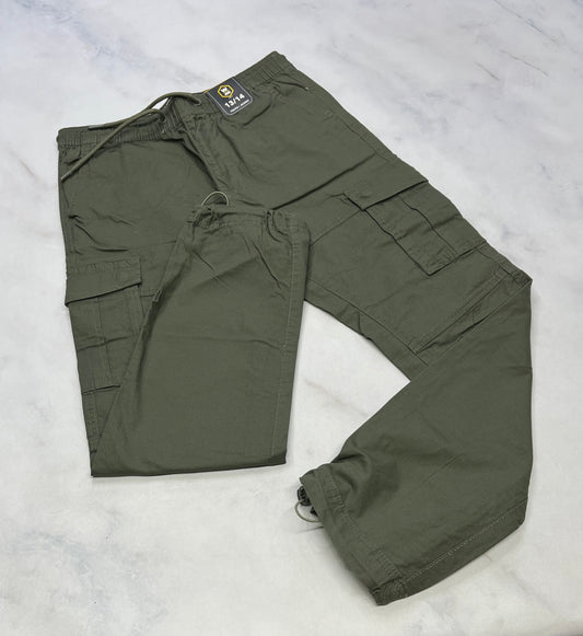 West : Cargo  kaki neuf ! Élastique s’ajuste au bas . 13-14 ans neuf!