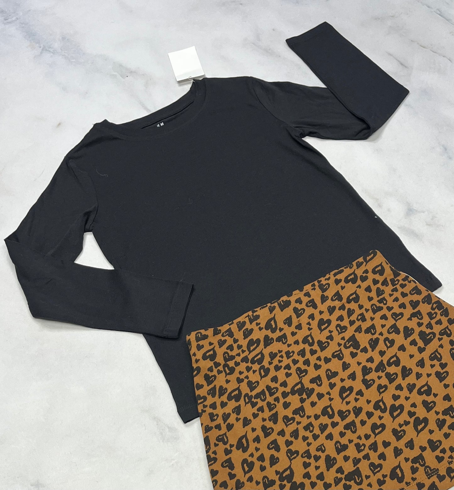 Duo neuf ! Manche longue noir coton confo 6x-7 ans + jupe molle 6x neuve .