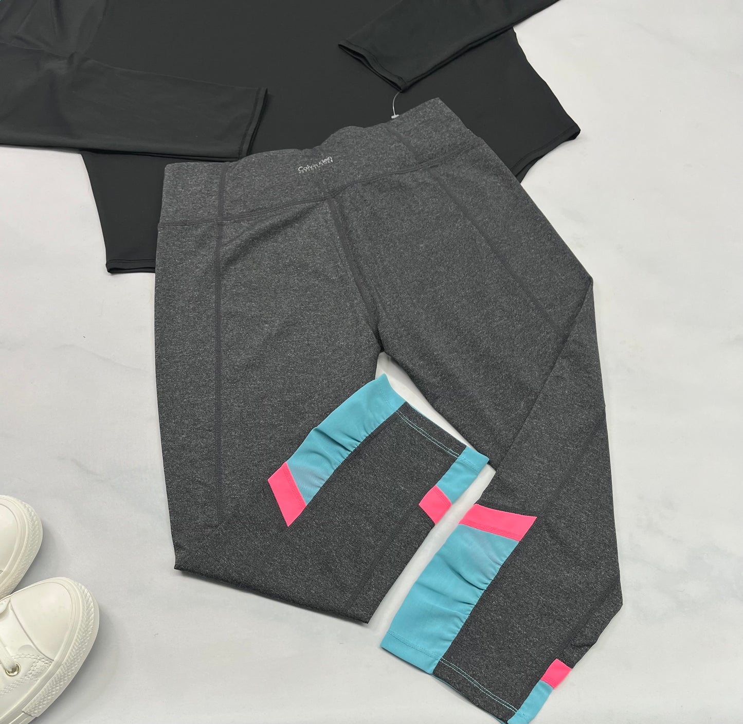 🩵 Capri Calvin Klein performance : tissu sport comme neuf ! M fit ( fait 6 ans femme ).