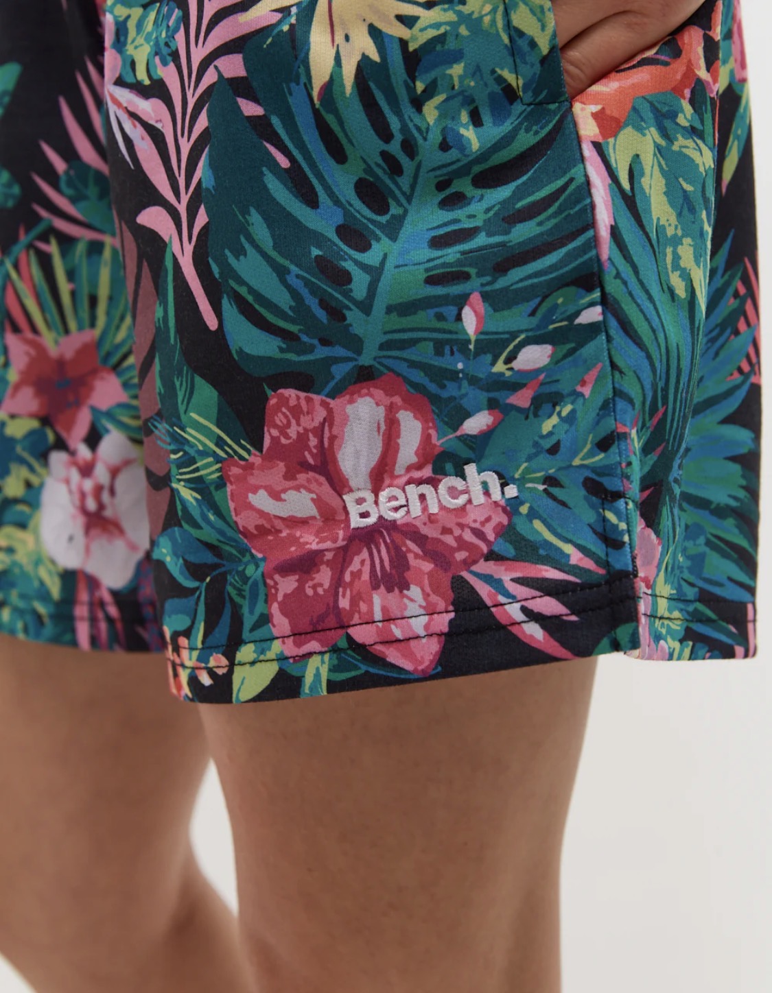 🌴 Short : BENCH fleuris L et XL femme coupe confo neuve ! Tissu souple qui ne décolore pas . Qualité ++