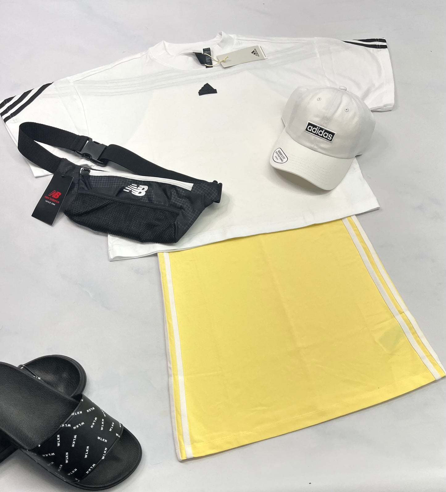 ☀️ Robe : Adidas en beau coton extensible . Fait M/ fit ( SM femme ) neuve .