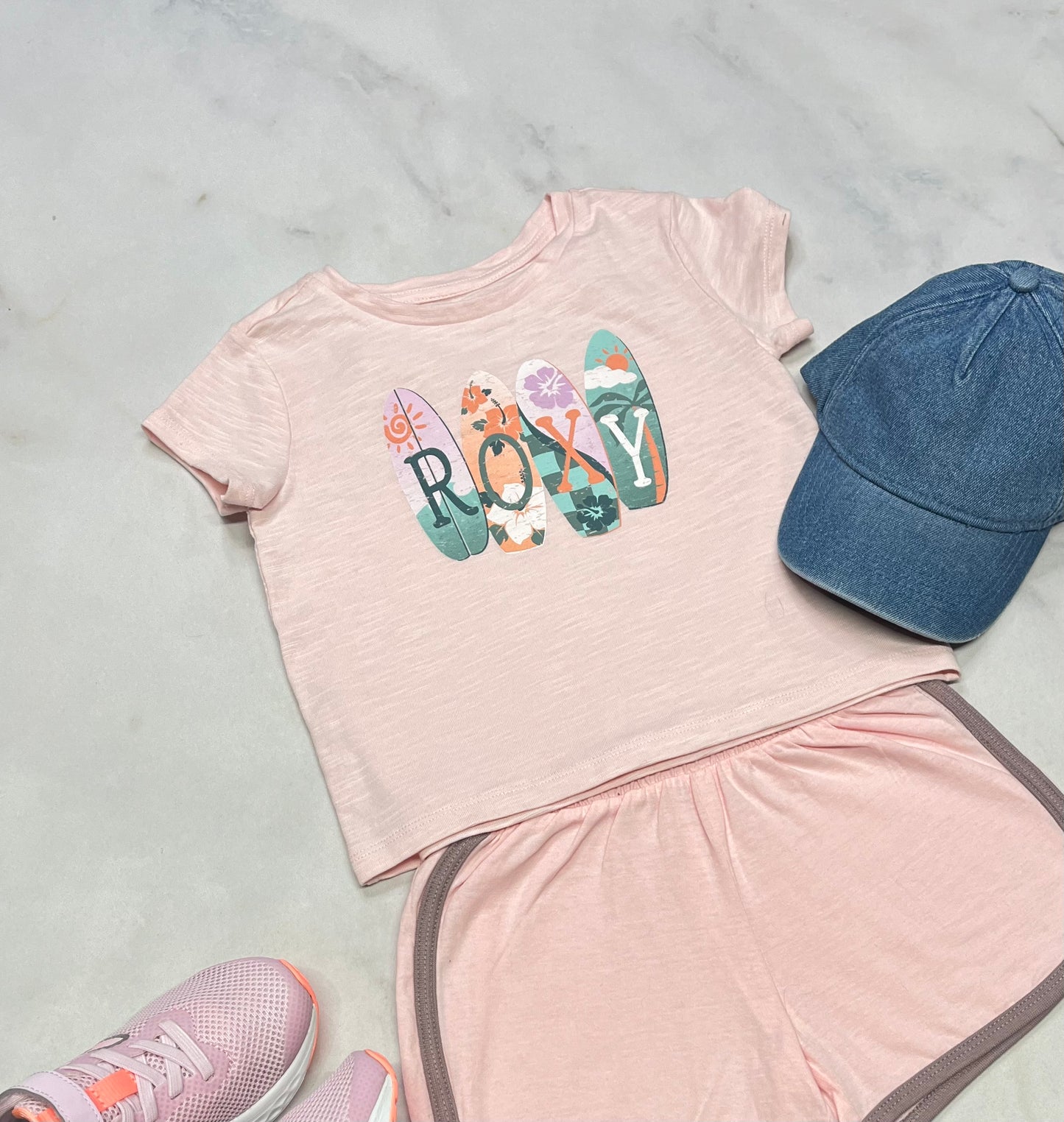 🌸 Manche courte Roxy fait 4 ans fille neuf ! Coupe boxy .