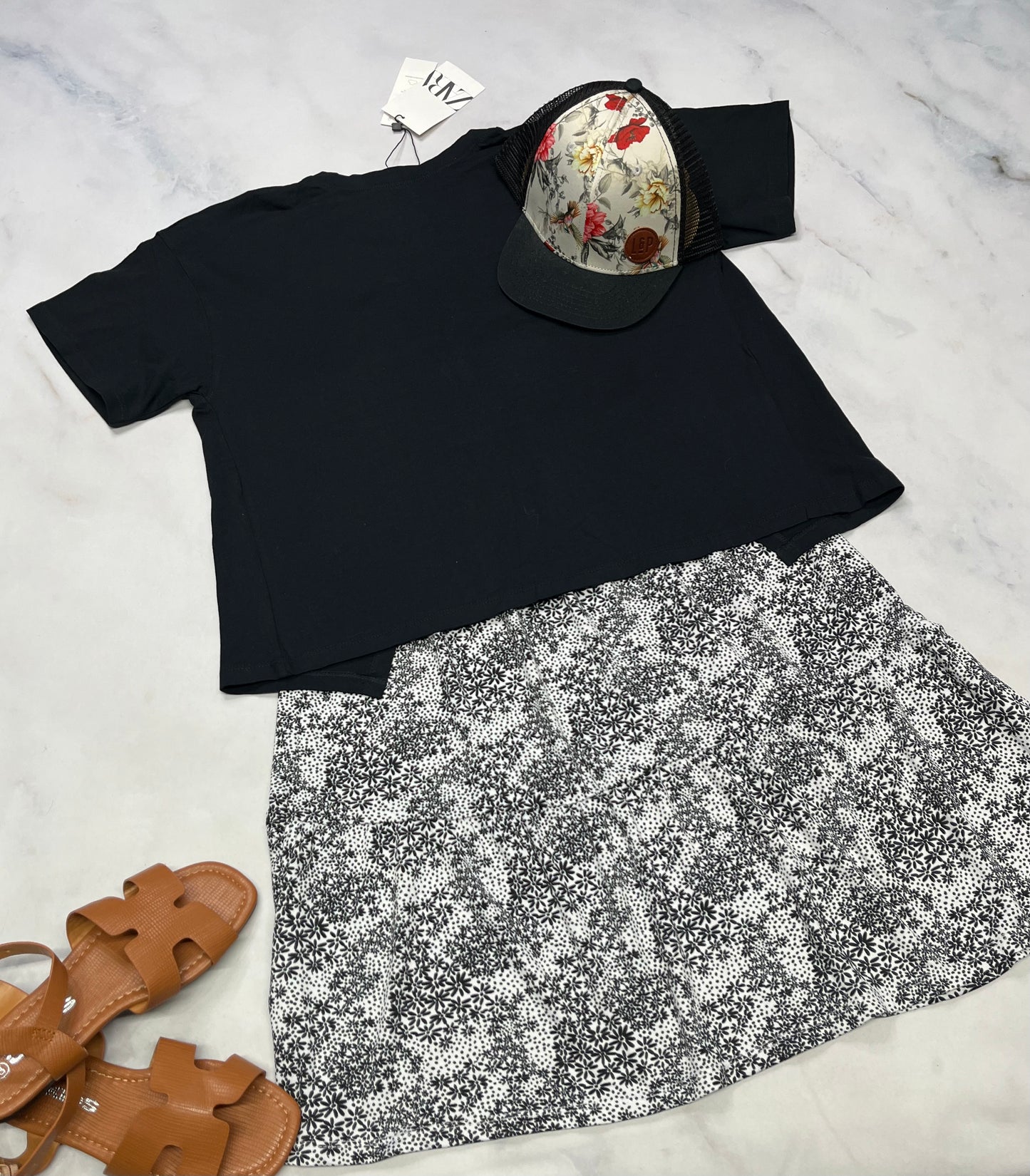 💕 ZARA : manche courte noir 10-12 ans look relax neuf ! Ouverture au dos . Superbe porté en superposition .