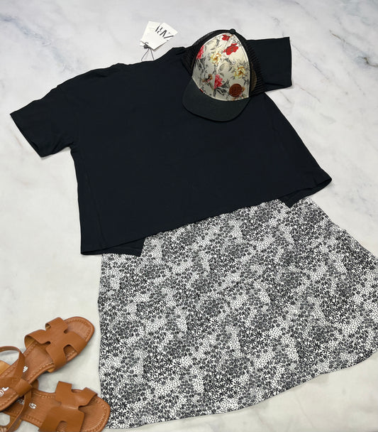 💕 ZARA : manche courte noir 10-12 ans look relax neuf ! Ouverture au dos . Superbe porté en superposition .