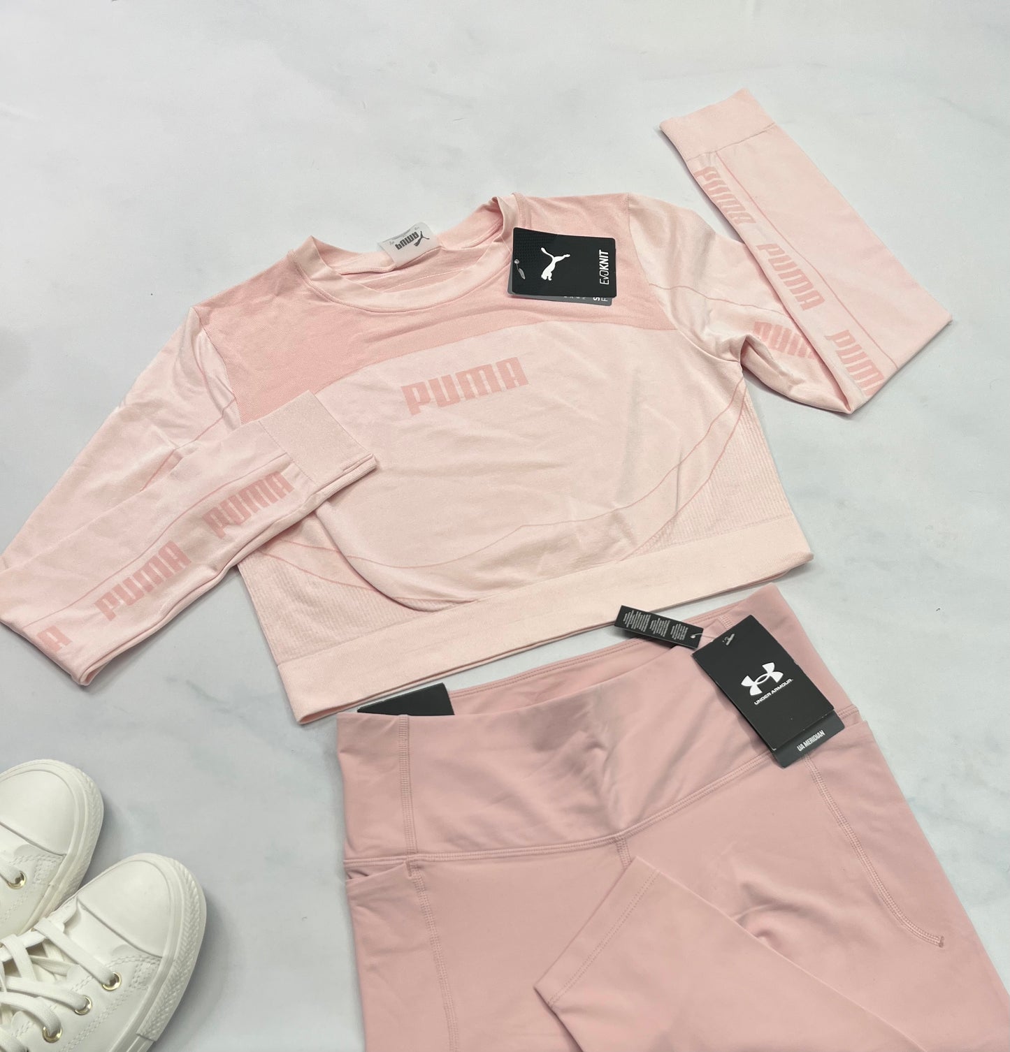 💕Haut sport : PUMA L fit moulant (M-L femme ) . Extensible écourté neuf!