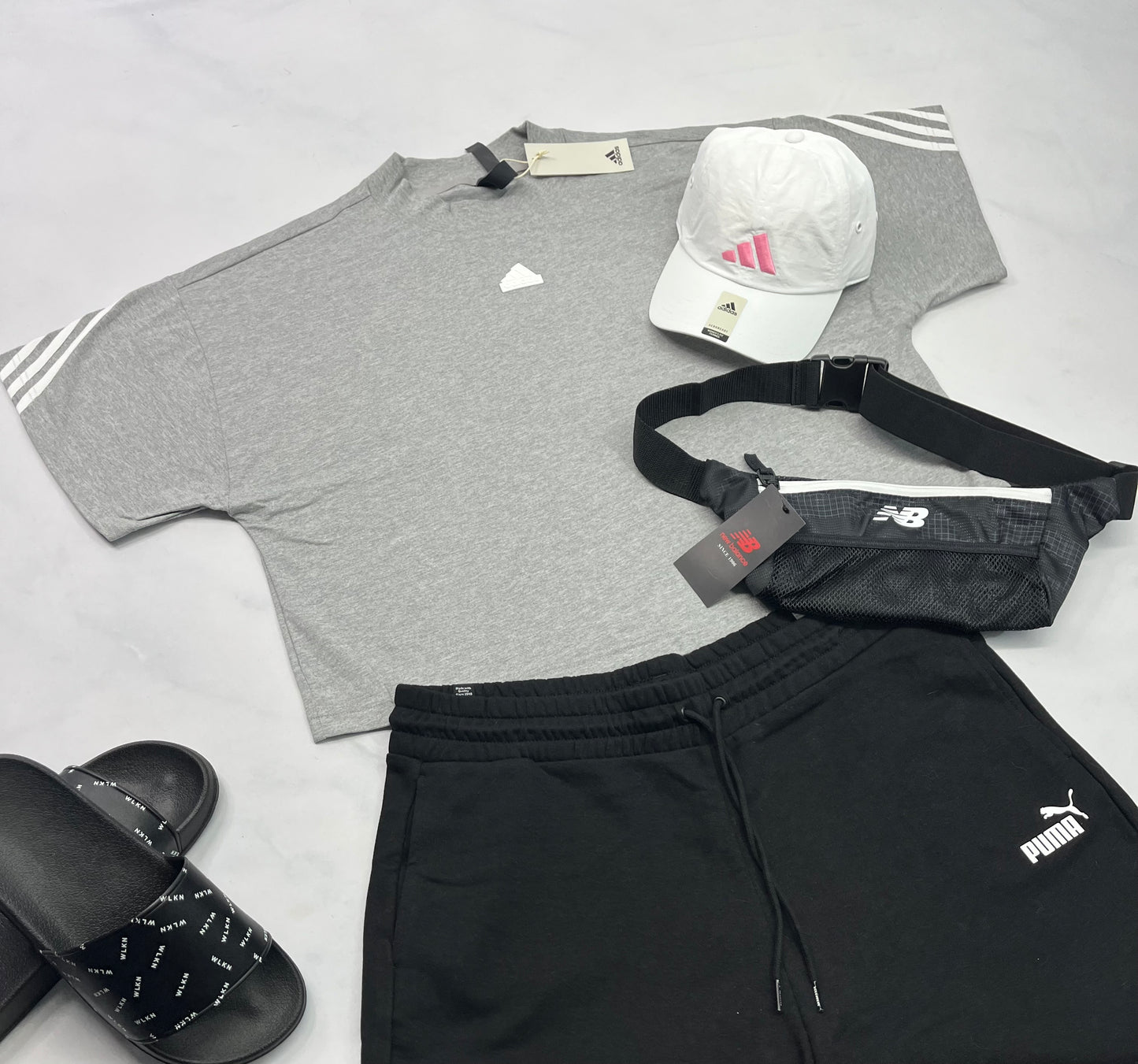 🩵 Adidas : Manche courte gris et blanc Xl/ femme relax fit neuf ! Mi hanche . Dos superbe !