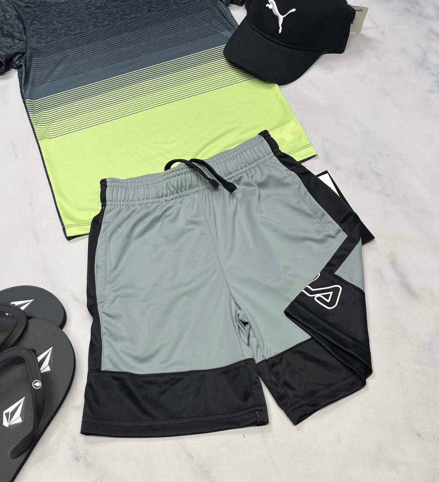 🛹 Bermuda Fila : en tissu de sport 8 ans garçon neuf !