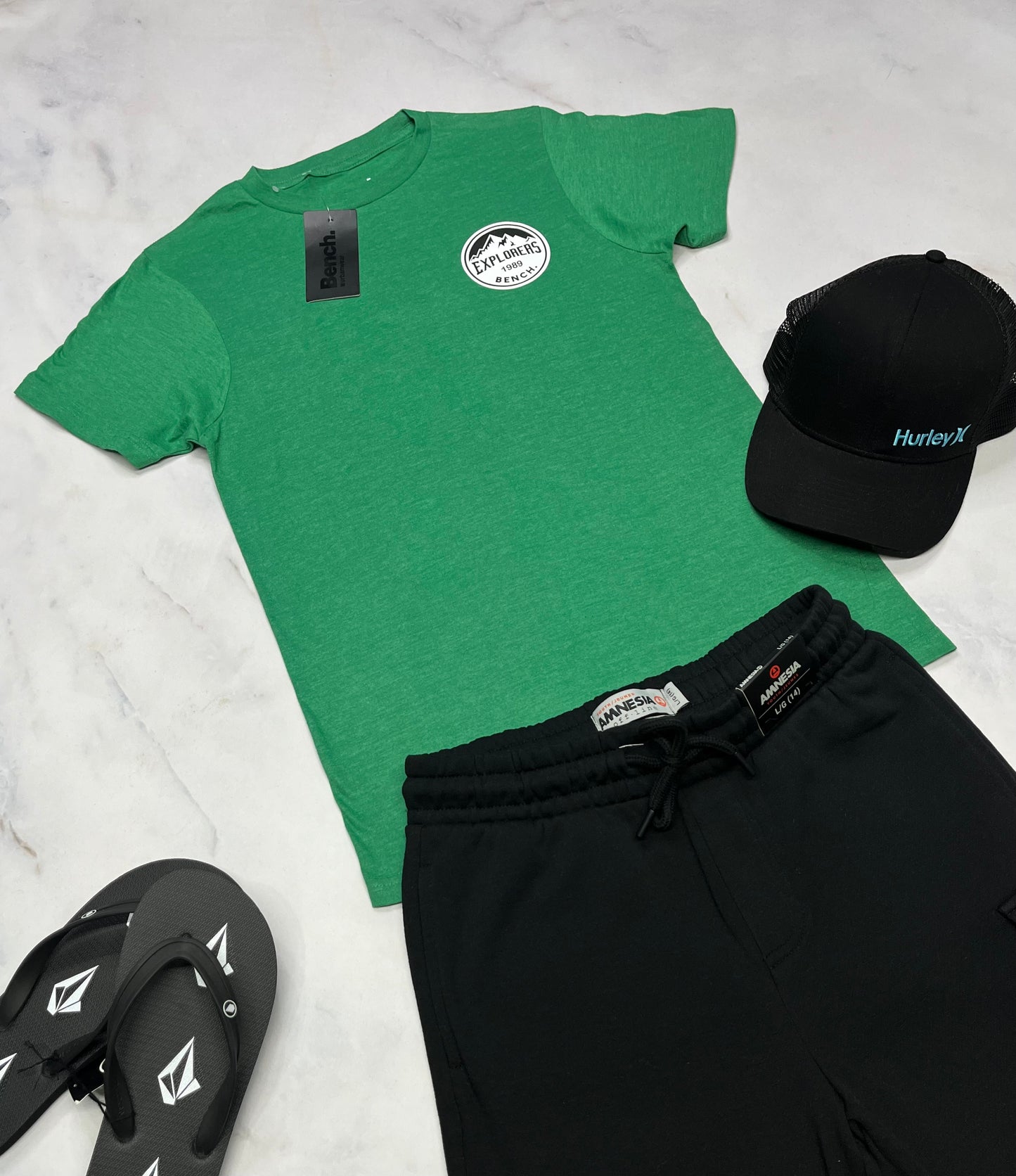 🍃 T-Shirt : BENCH fait 14/16 ans garçon soft confo avec beau logo au dos . Neuf !