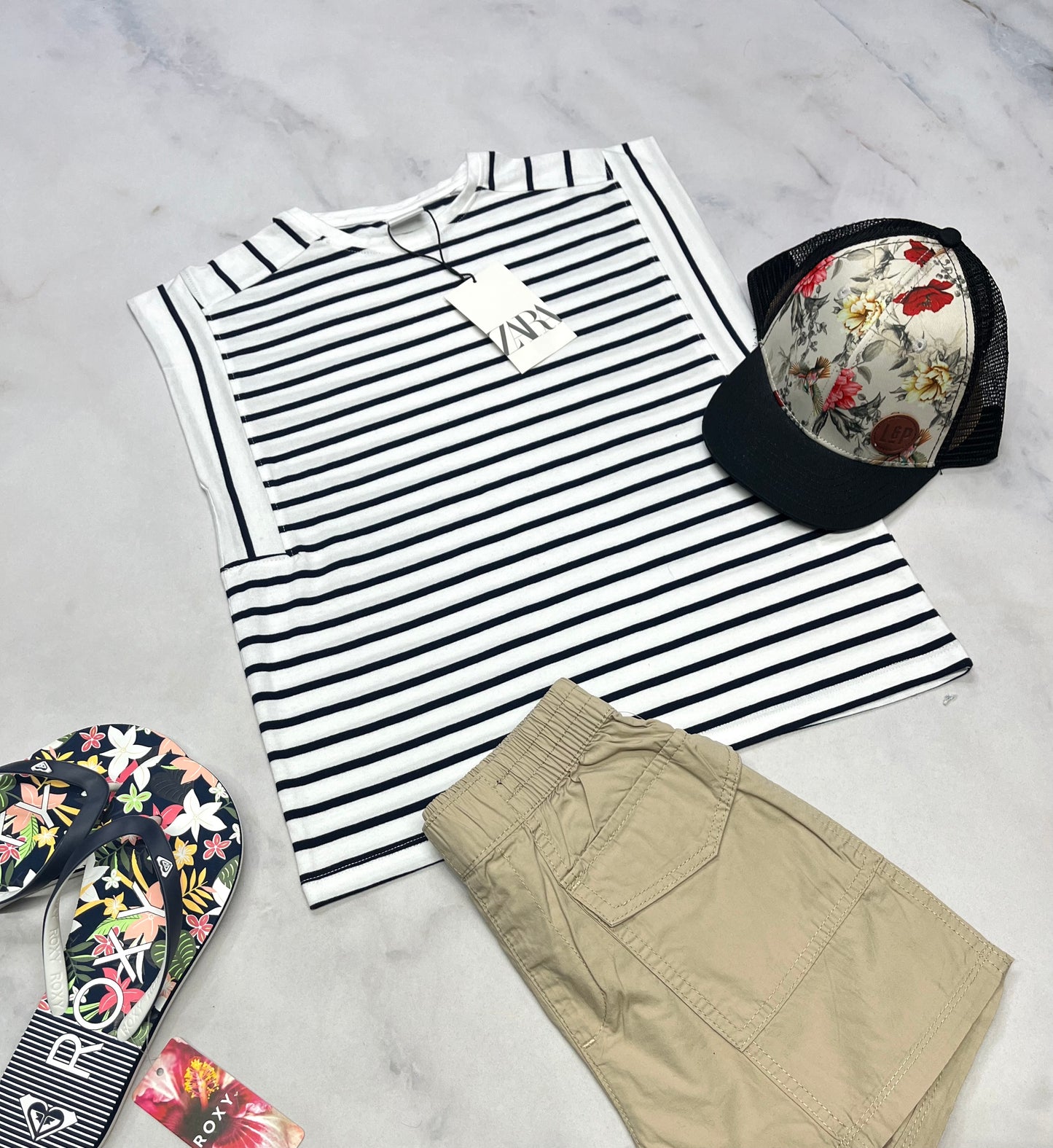 ☀️ Haut rayé : ZARA 10 ans fille coupe boxy tendance . Neuf!