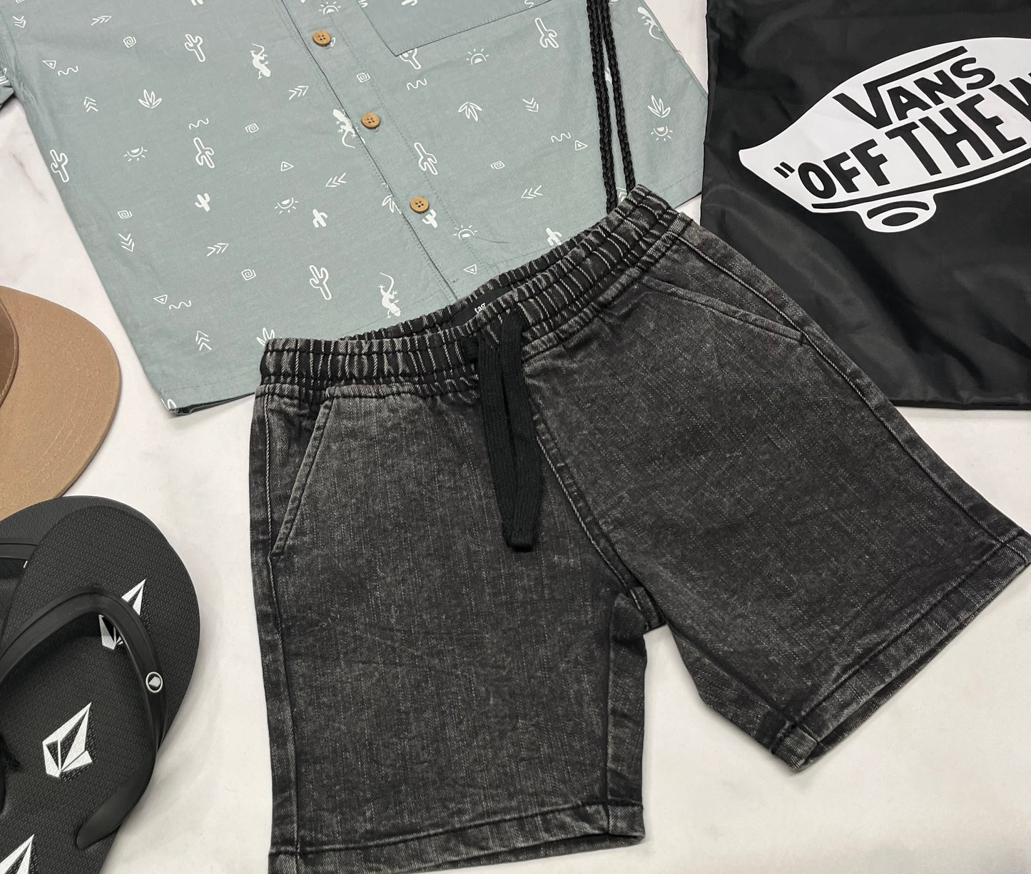 🌵 Short jeans : Tag 5 ans neuve .