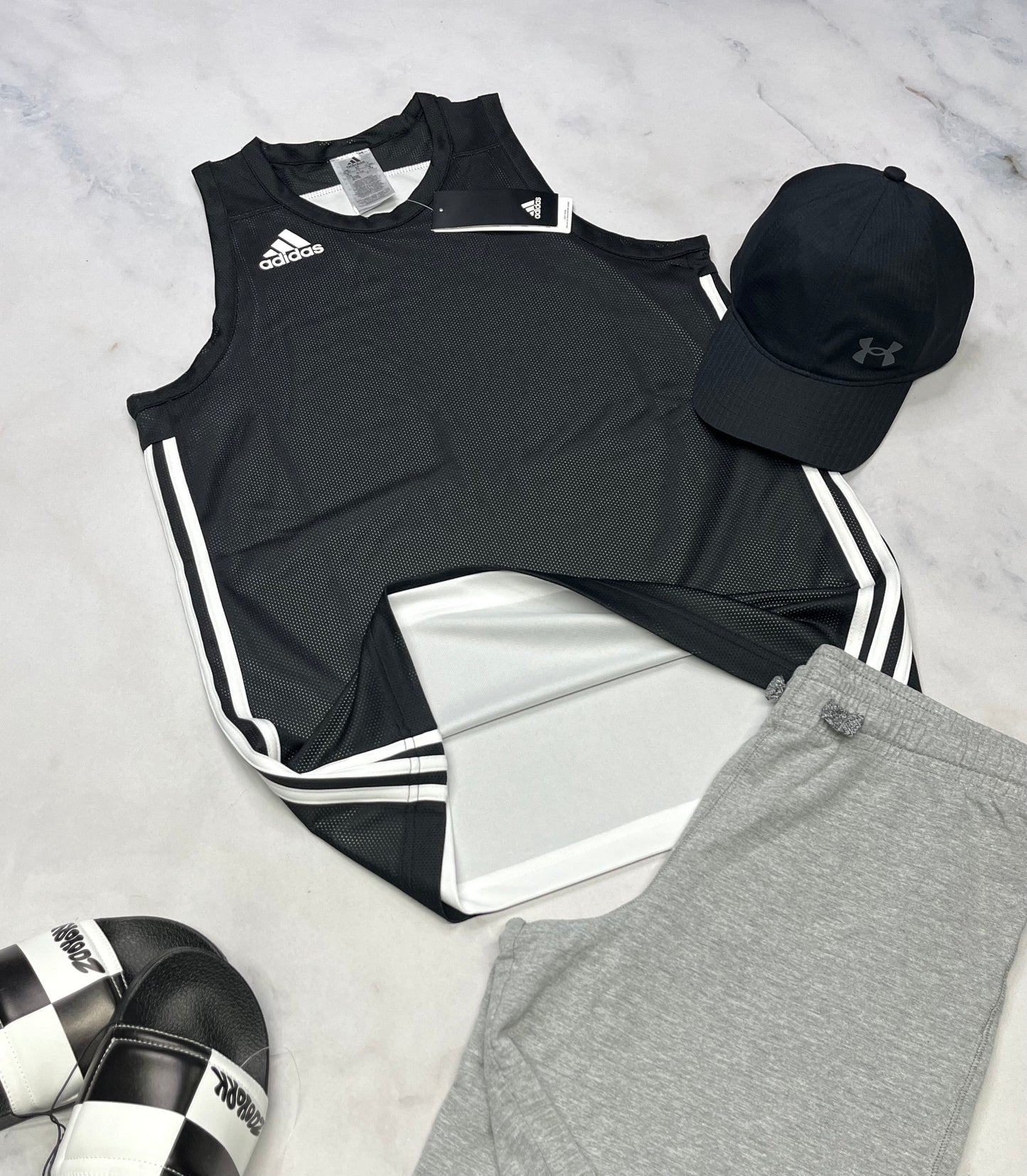 🤩 Camisole : Adidas noir en tissu de sport look doublure stretch intégré qui laisse entrevoir . 16 ans garçon neuve !