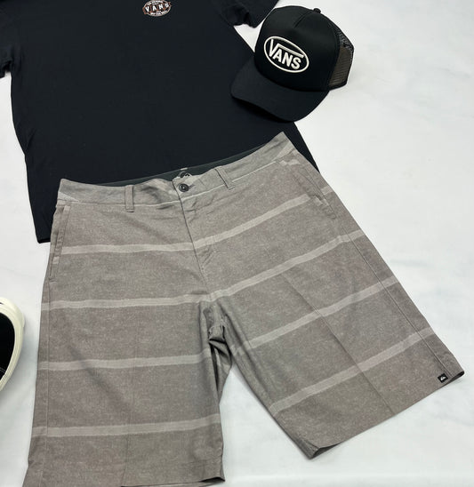 🌴 Solde .. Bermuda Quiksilver : tissu léger qui sèche rapidement 32/ homme super état sauf 2 mini ombrages flou au dos .