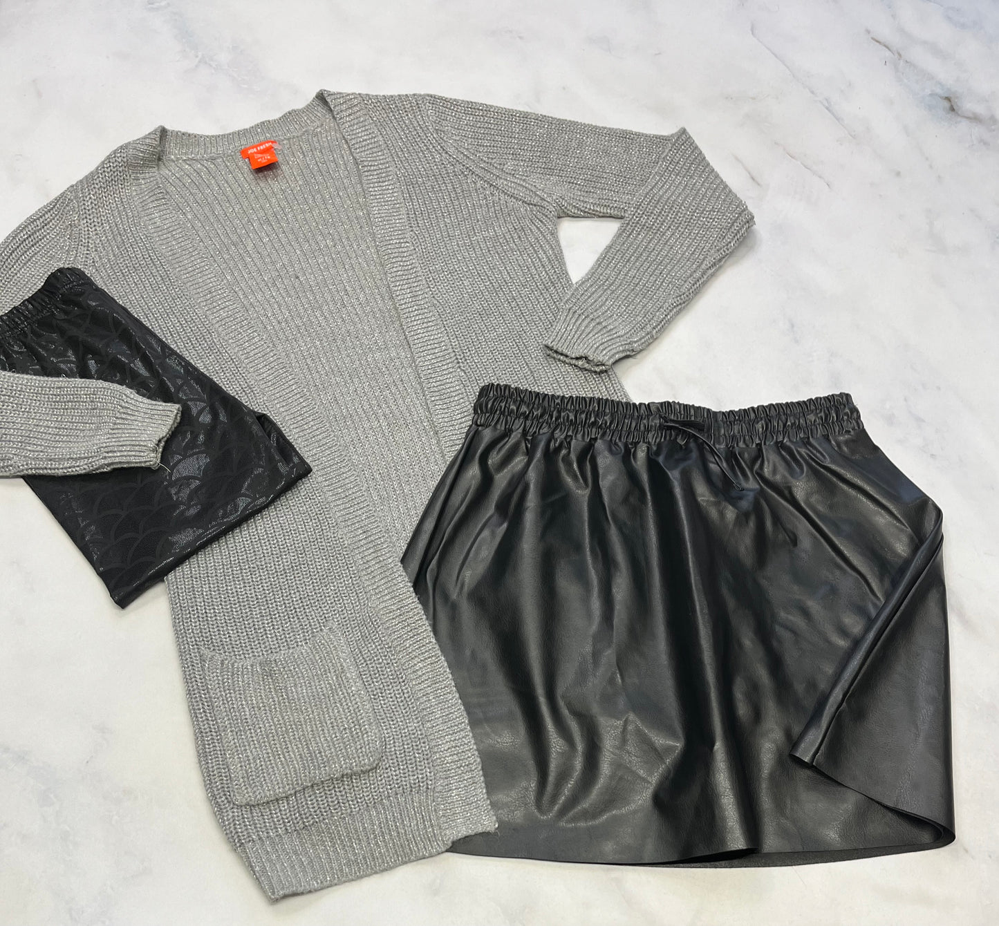 Trio : Longue veste grise argenté  Joe fresh comme neuve 14 ans + Jupe Off Set effet cuir 14 ans comme neuve ! + Leg. Effet lustré 14 ans comme neuf !