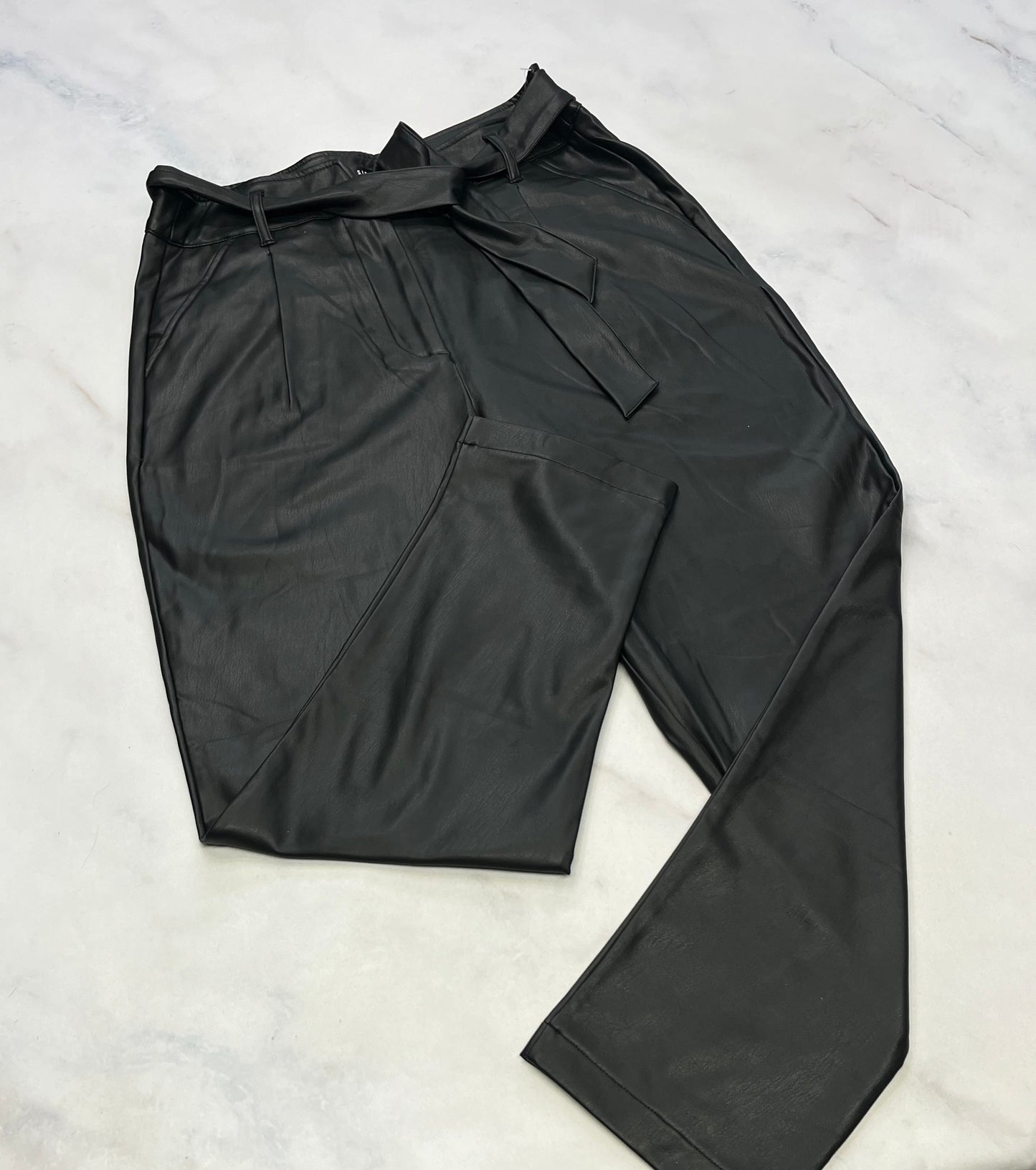 Reitman pantalon : look cuir mou taille haute état neuf ! En micro polar int. 10( fait 8 ans ) médium femme .