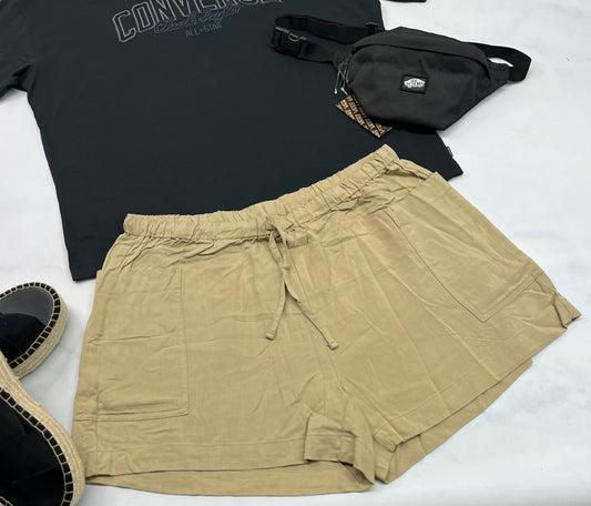 💕 Short cargo : Tan molle confo . Taille élastique   ajustable avec un cordon . L/ femme coupe confo neuf !