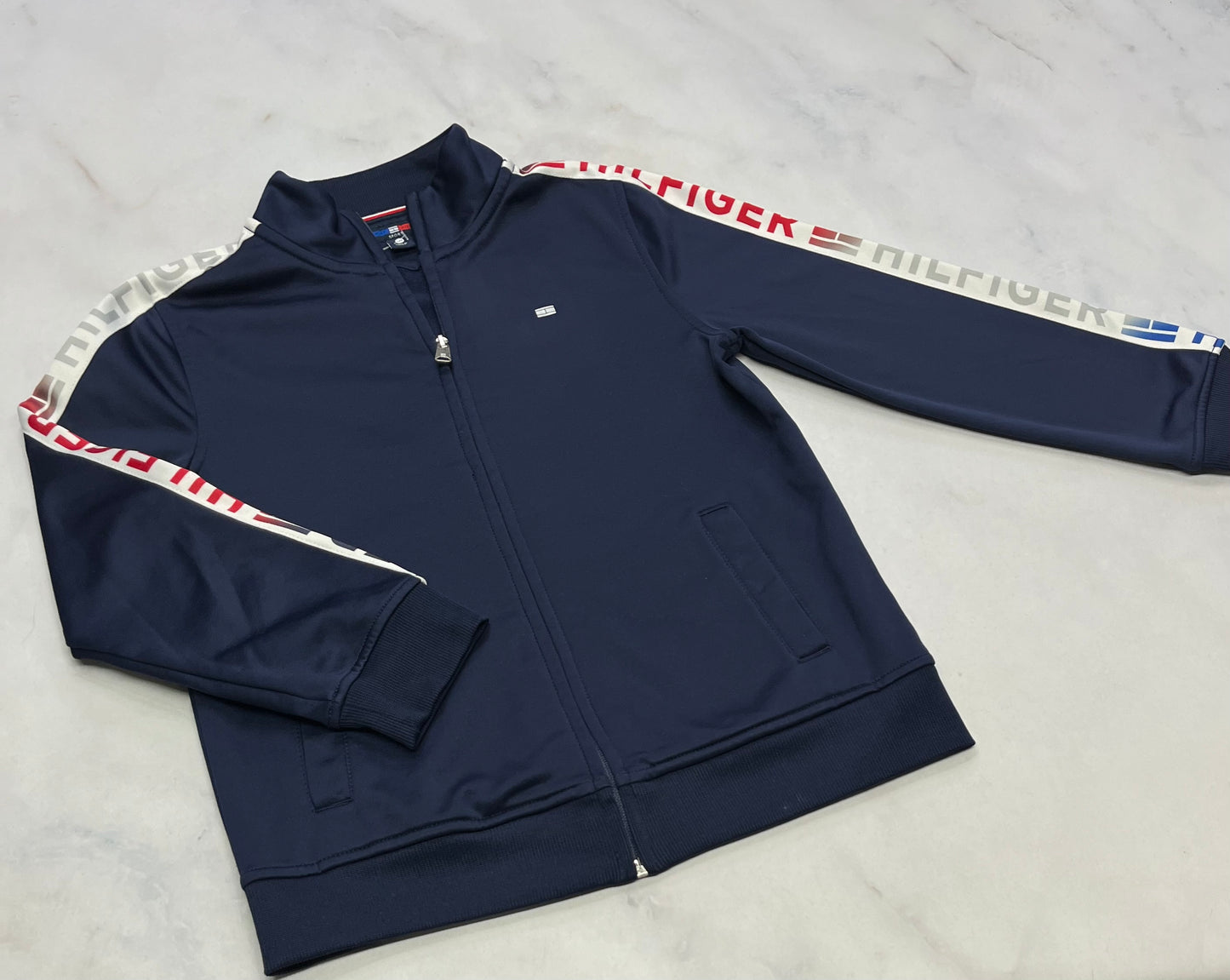 Tommy : Veste sport intérieur en micro polar + 9-10 ans garçon comme neuve .