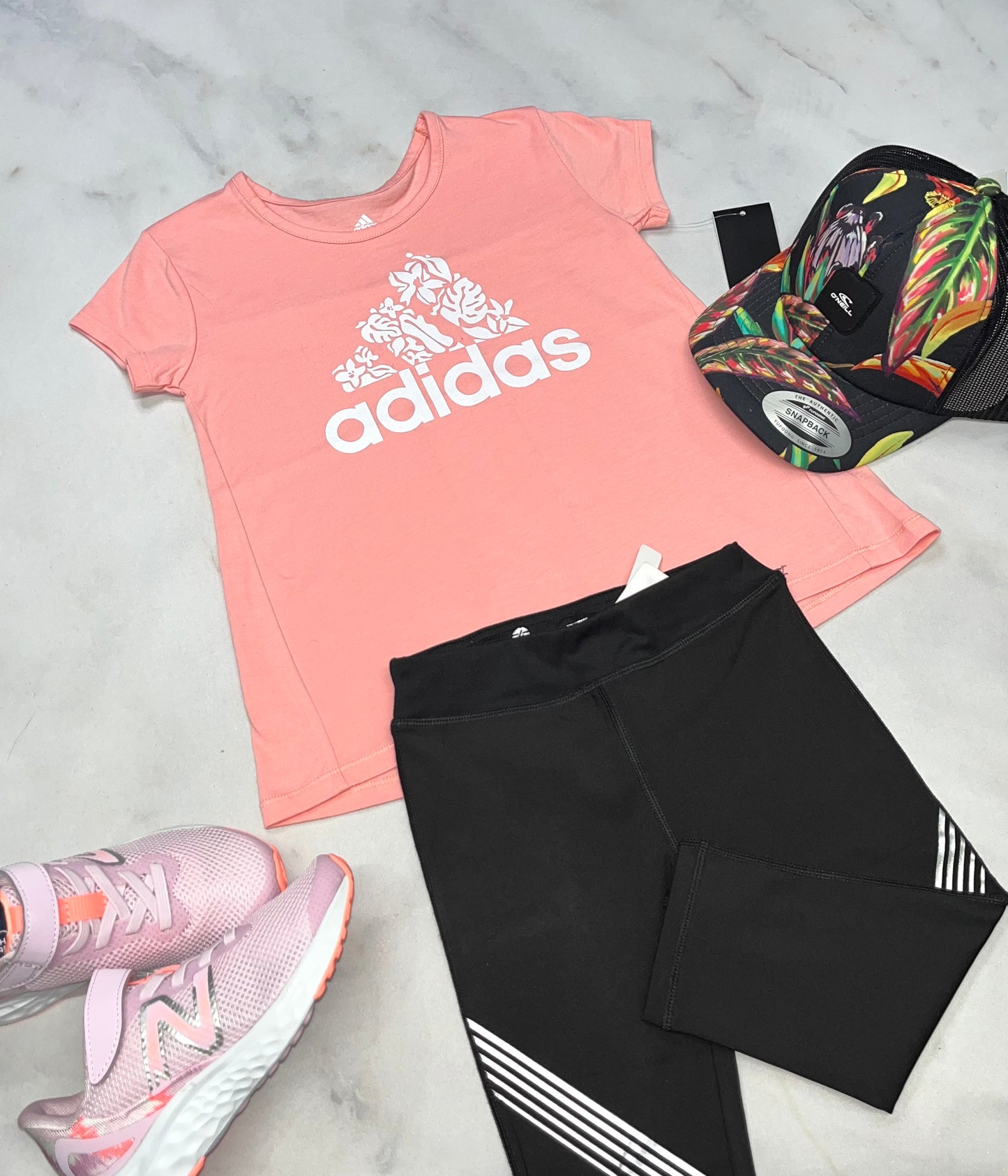 😍SOlDE Tunique Adidas:  5 ans confo  fille neuve mais mini ligne flou .