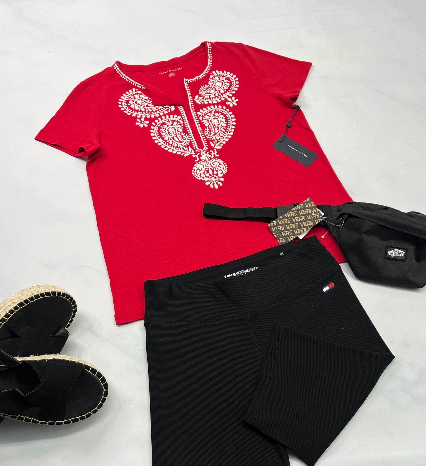 😍 Manche courte : TOMMY rouge avec broderie blanche M femme neuf !