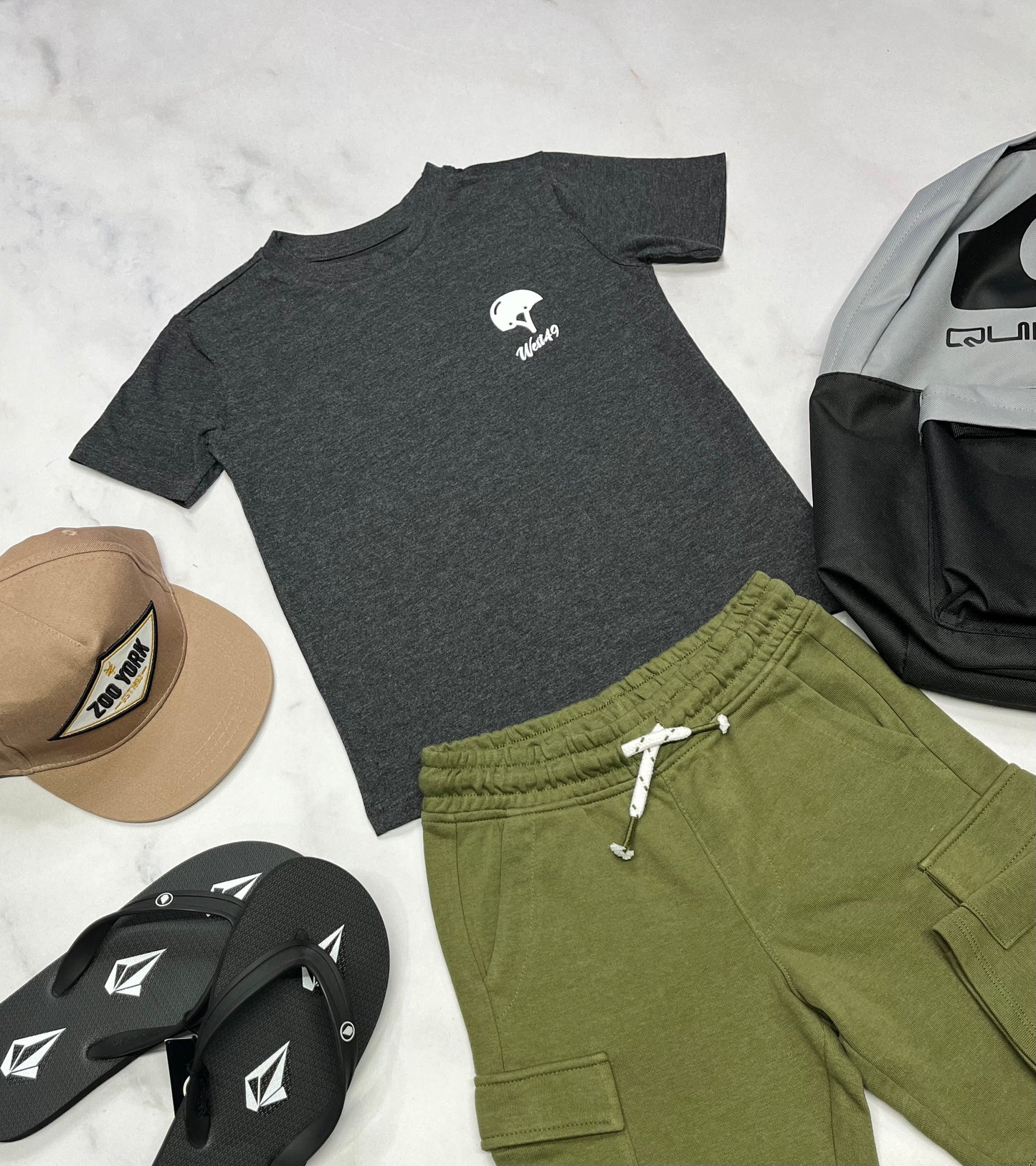 🛹 T-Shirt : gris West souple confo fait 5-6 ans garçon neuf ! Beau logo au dos .